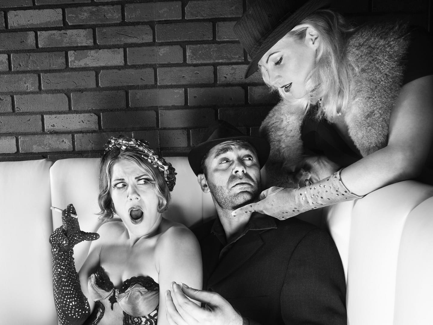 Man is being seduced by other woman behind his girlfriend's back - how to rebuild trust in a relationship