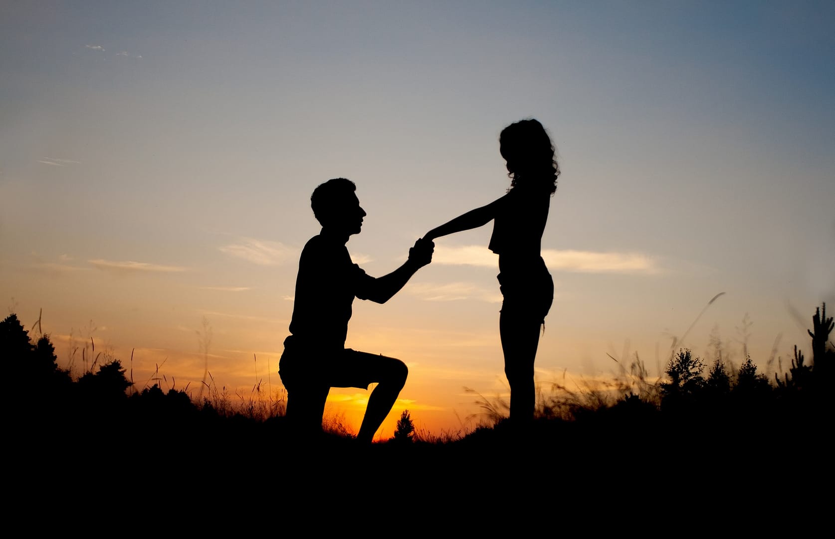 Couple at sunset showing trust and support in marriage advice.