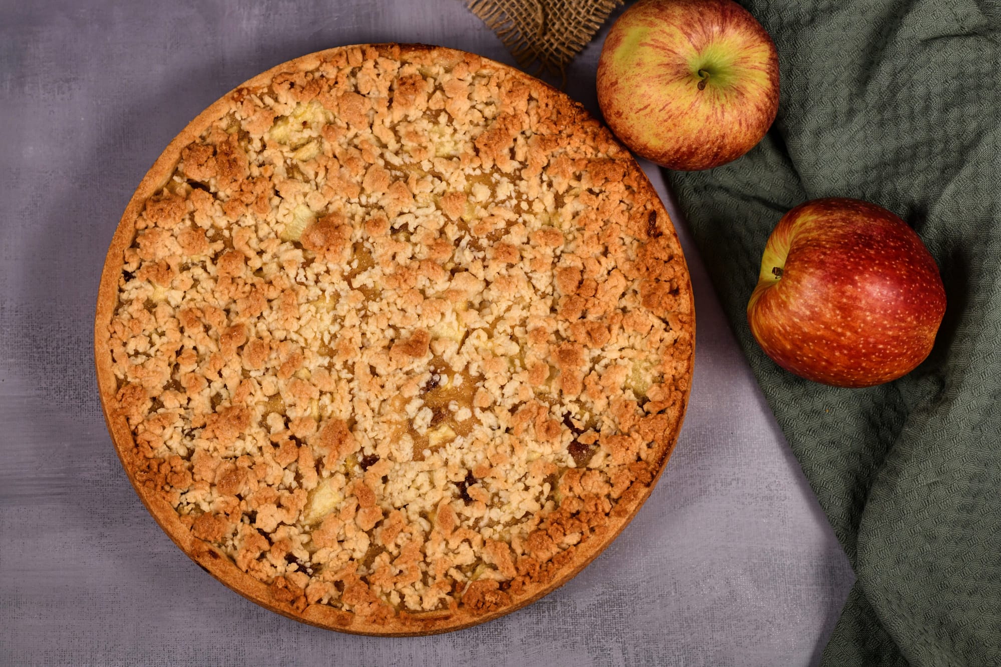 Apple Streusel Pizza
