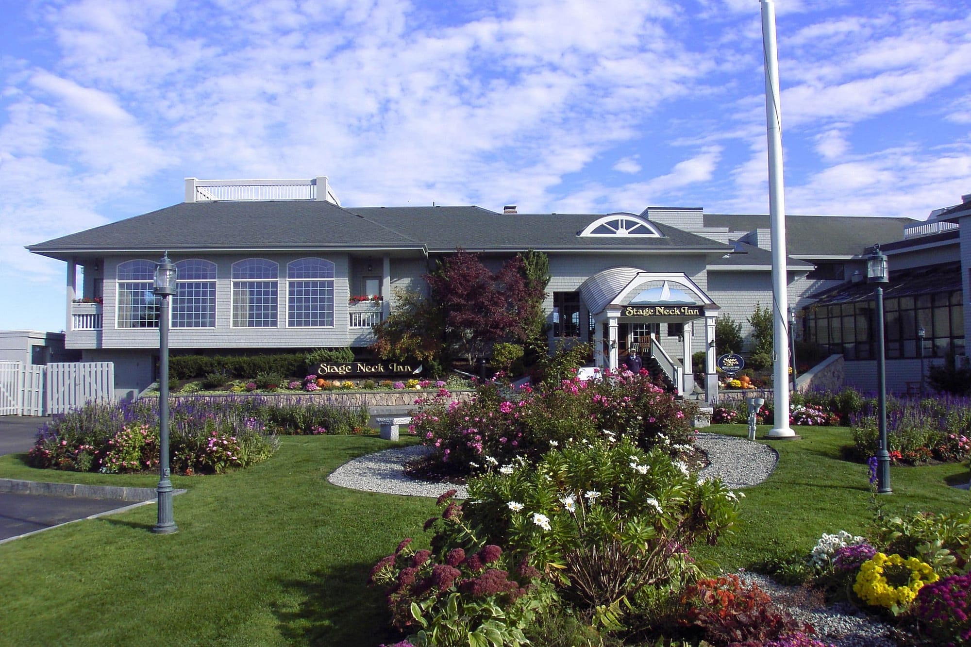 Building view of Stage Neck Inn