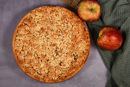 Apple Streusel Pizza