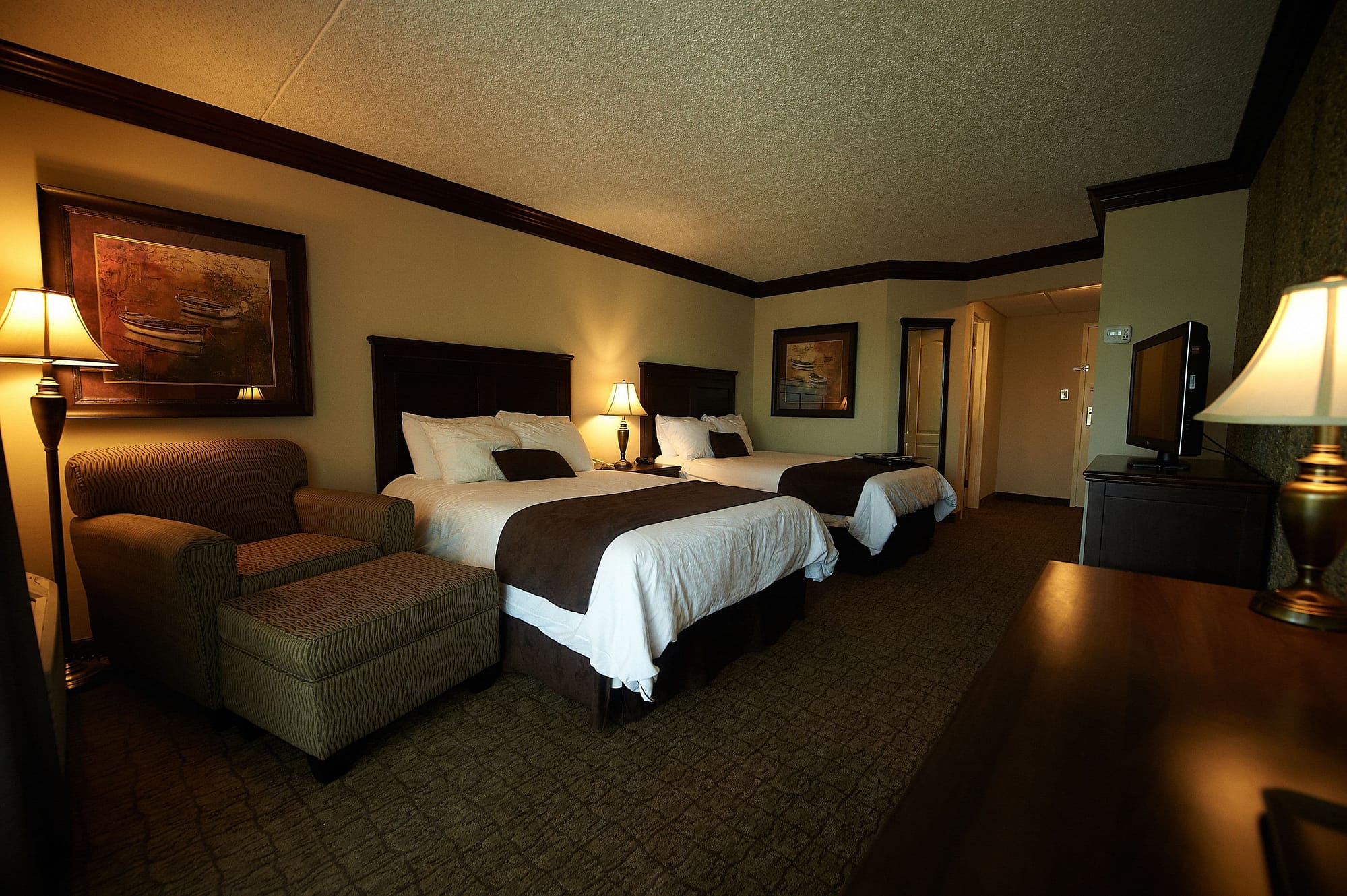 Bedroom view of Fourwinds Lakeside Inn & Marina