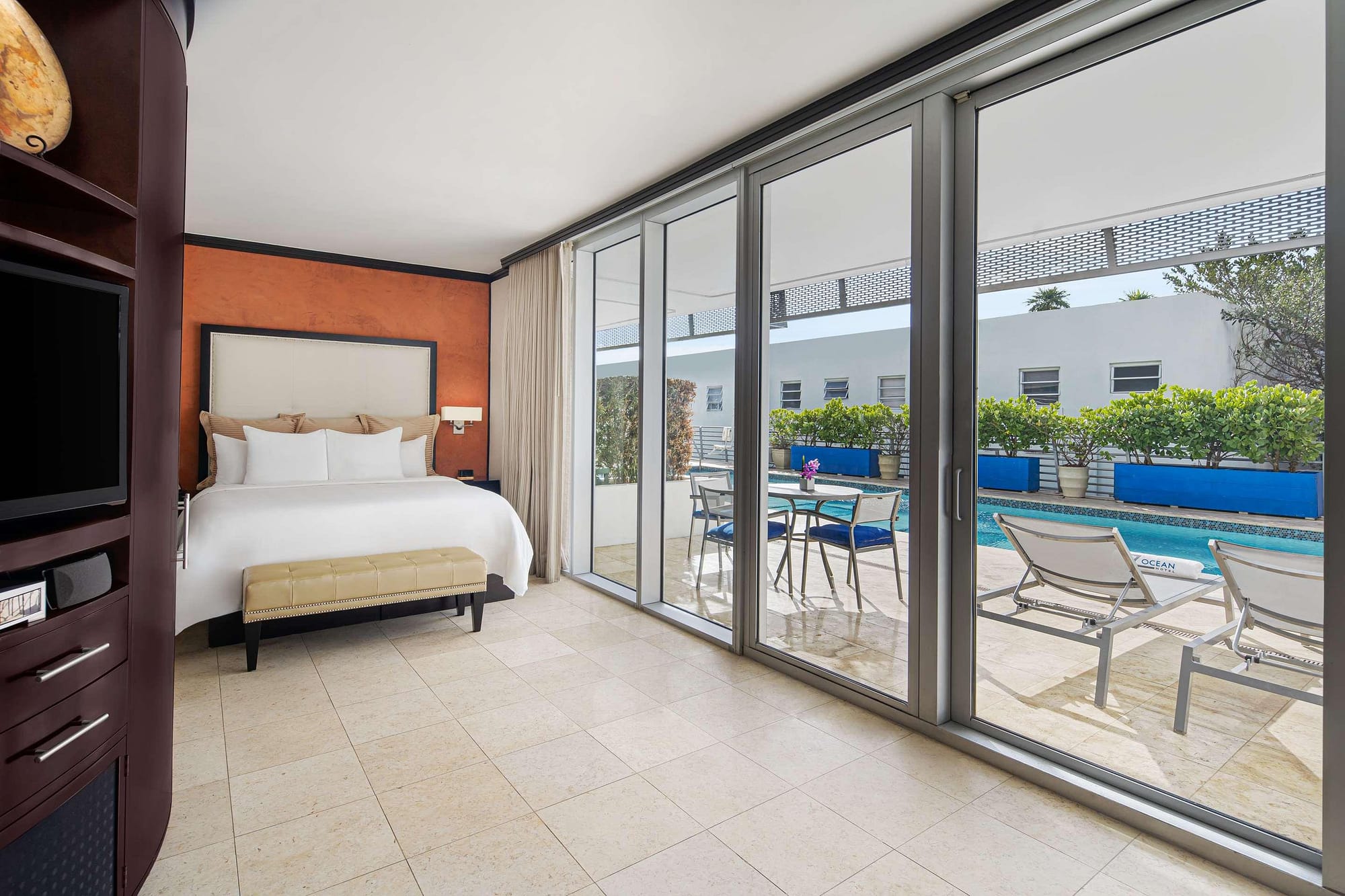 Bedroom view of Z Ocean Hotel, Classico A Sonesta Collection