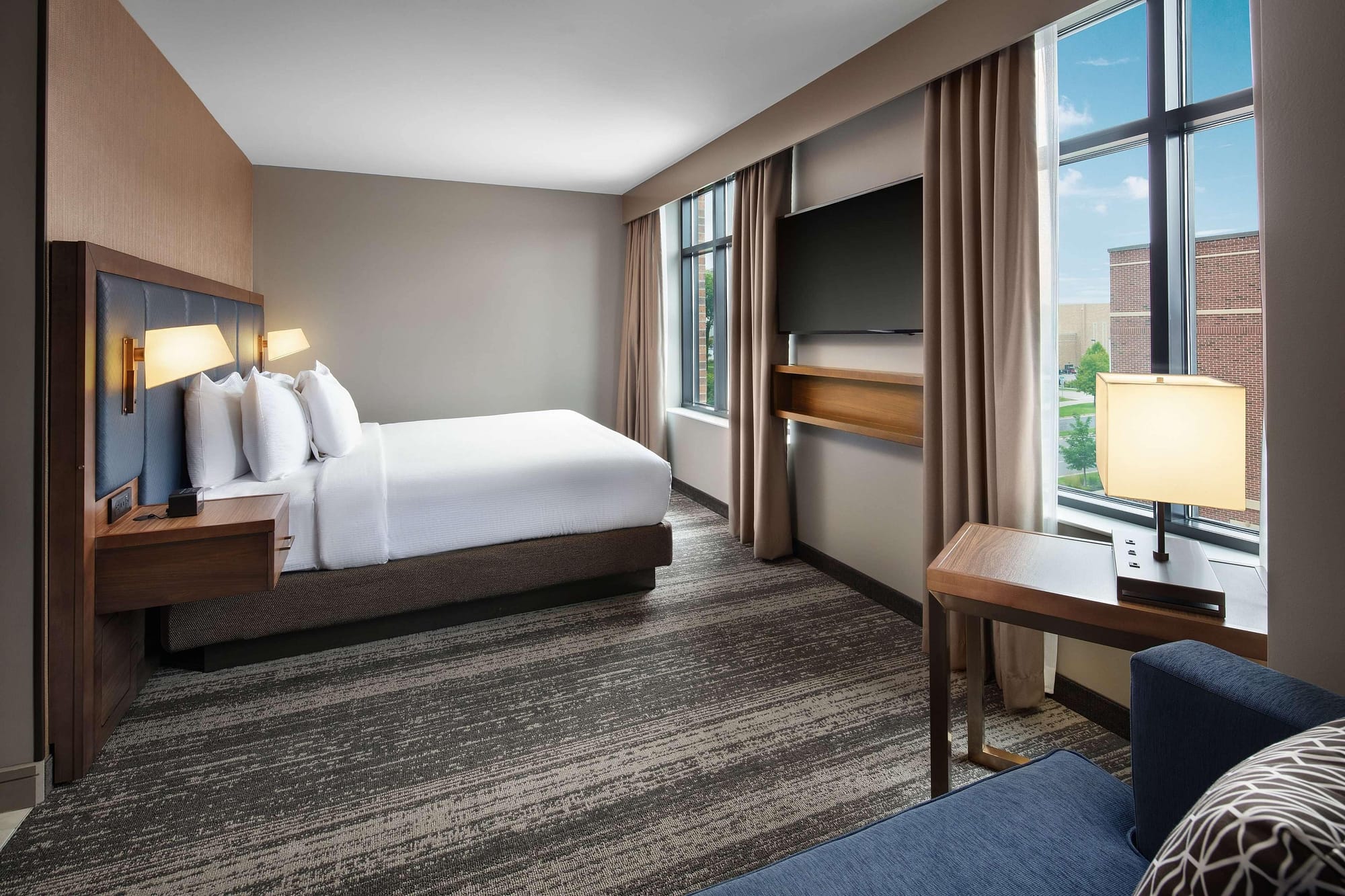 Bedroom view of Embassy Suites by Hilton South Bend at Notre Dame