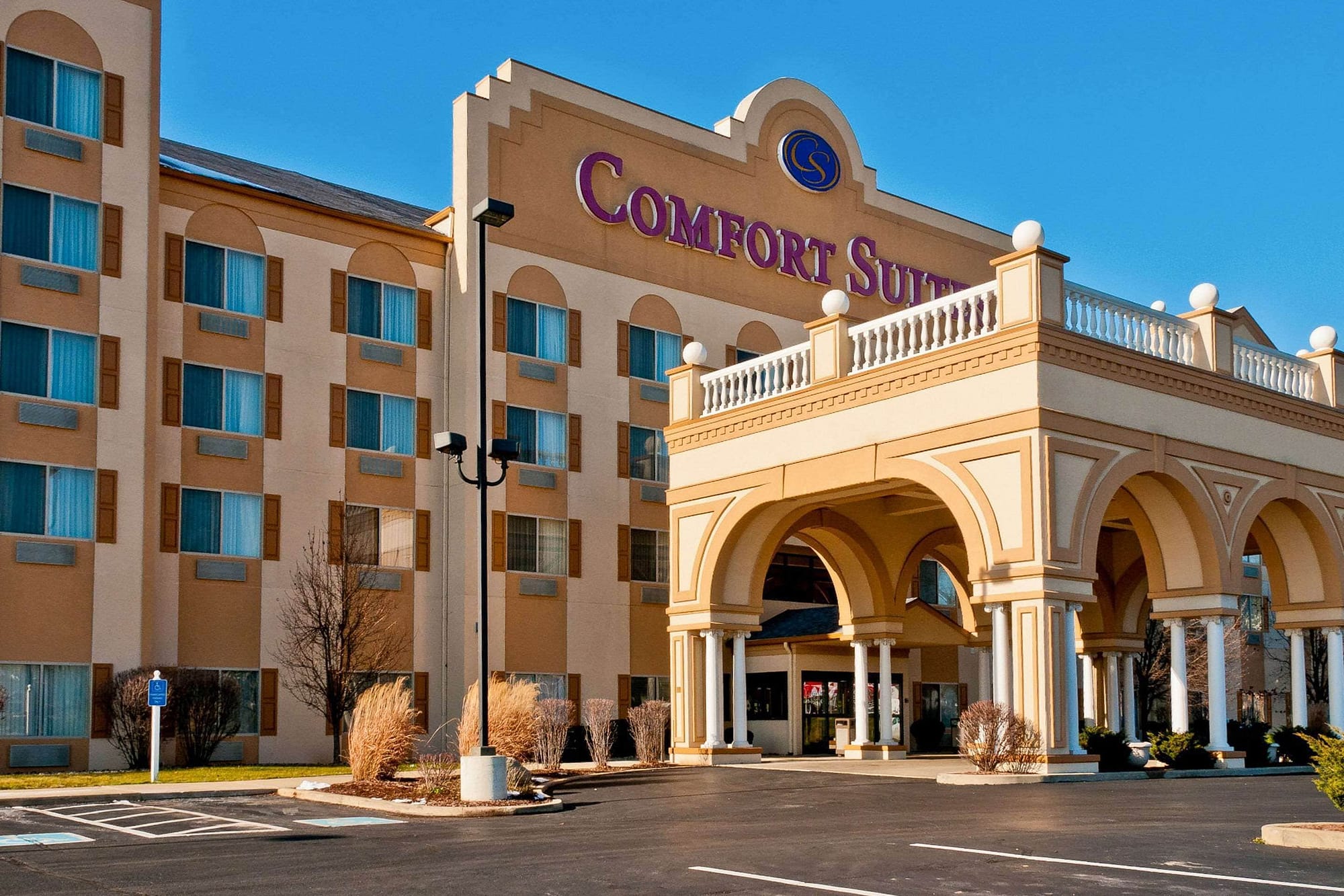 Building view of Comfort Suites University Area Notre Dame South Bend