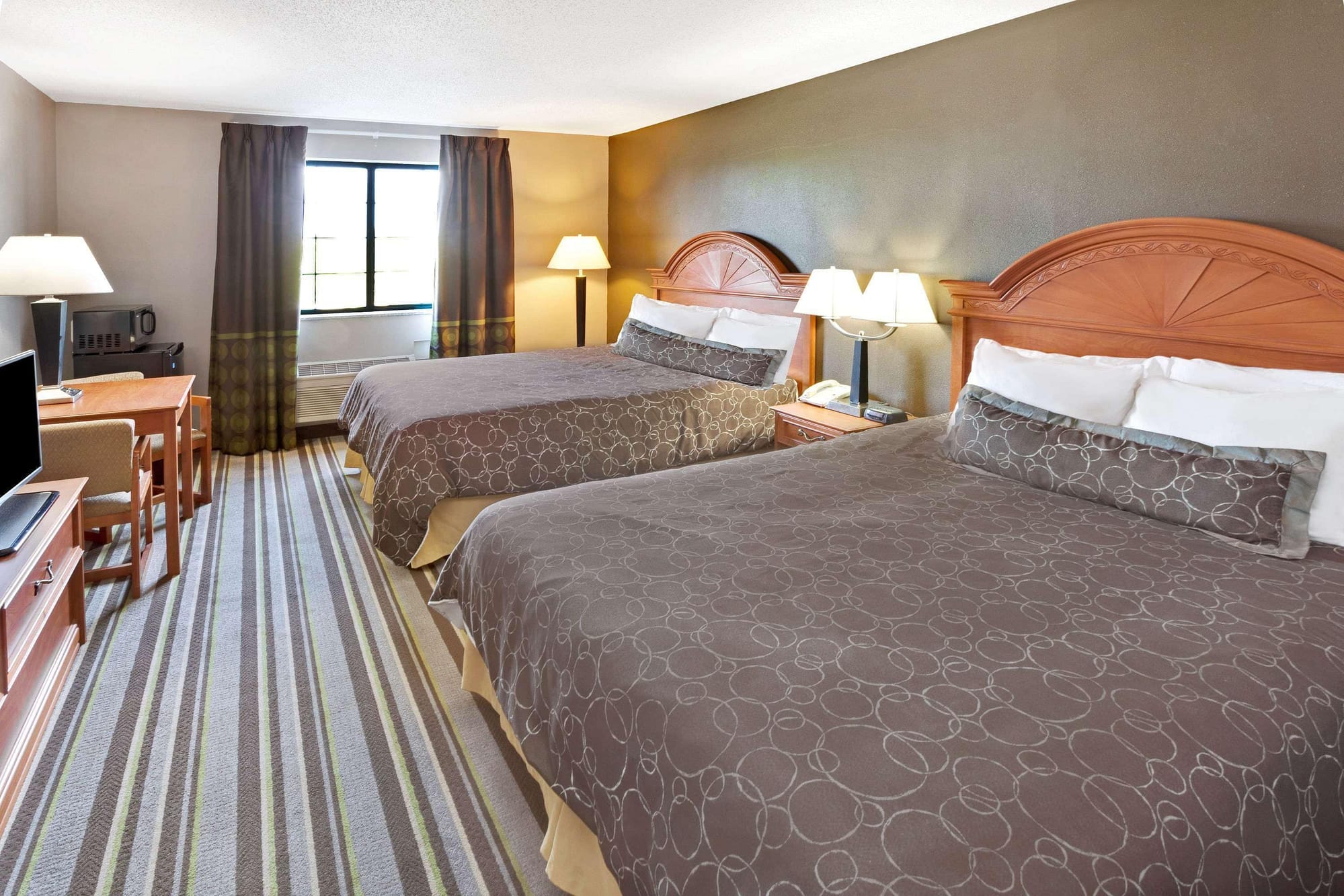 Bedroom view of Super 8 by Wyndham South Bend