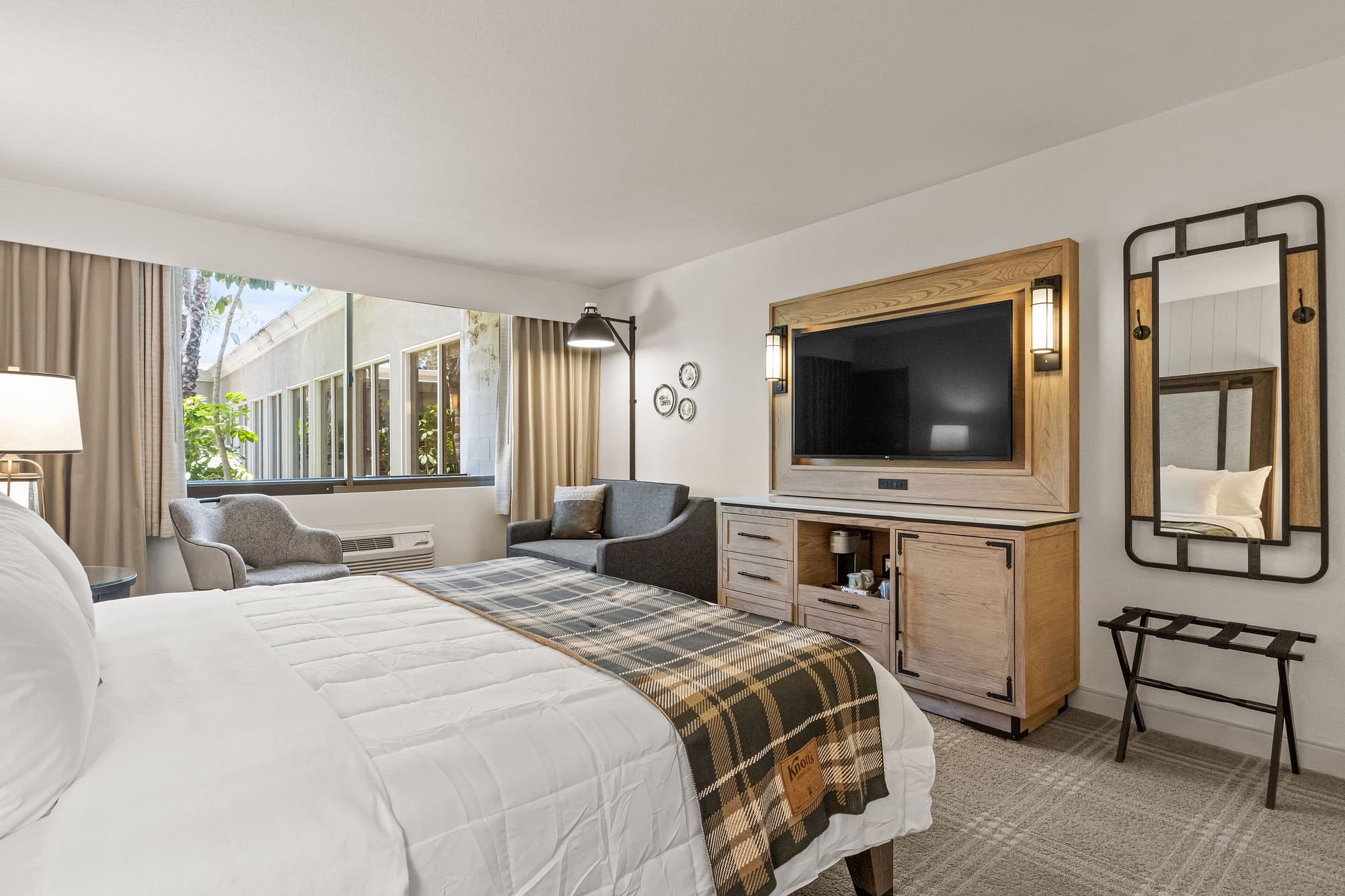 Knott's Hotel