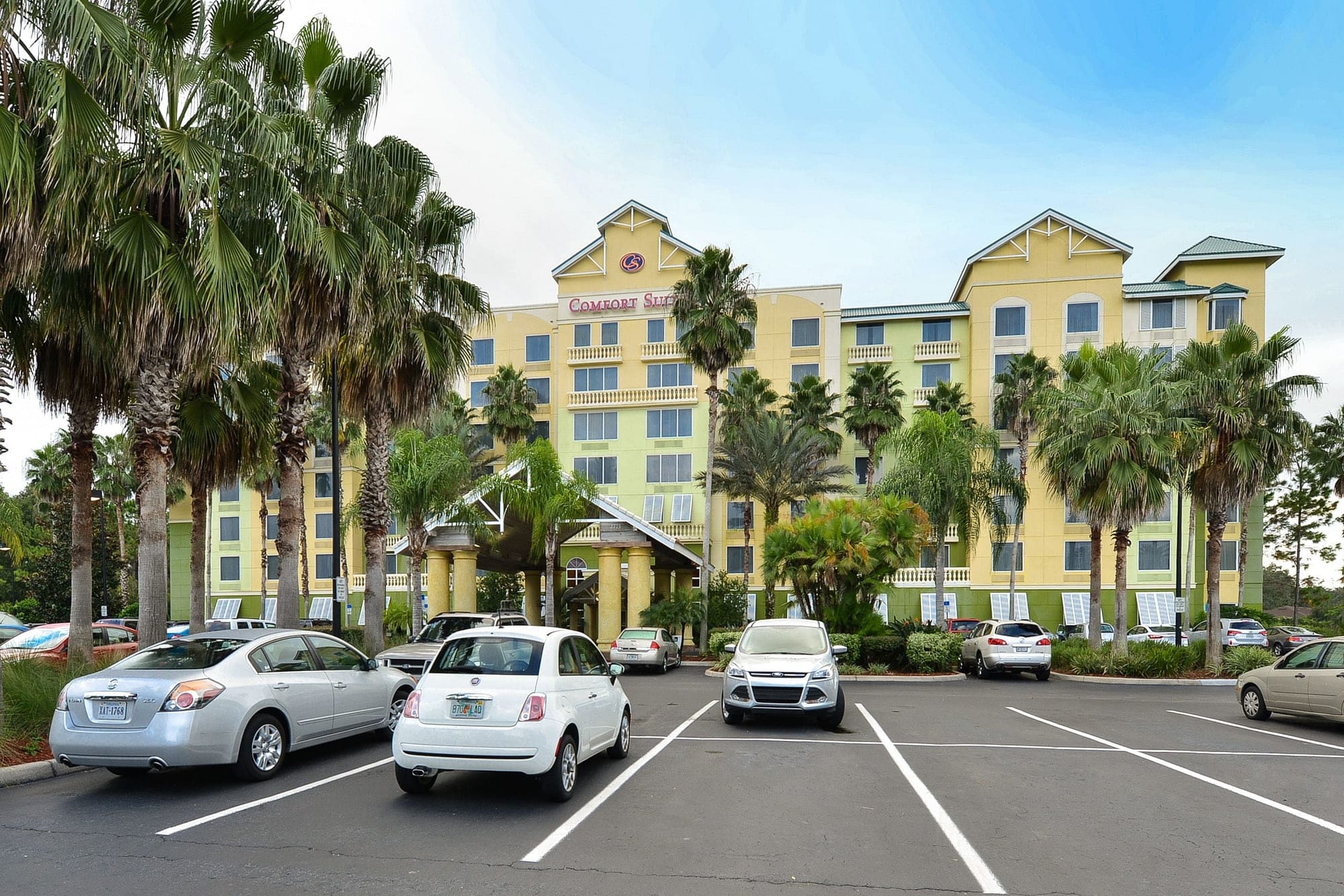 Comfort Suites Maingate East