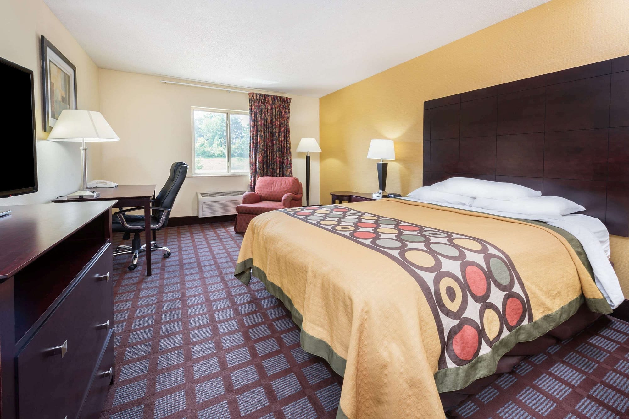 Bedroom view of Super 8 by Wyndham Bloomington