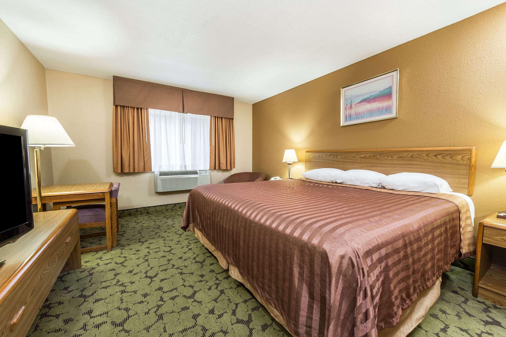 Bedroom view of Travelodge by Wyndham Bloomington