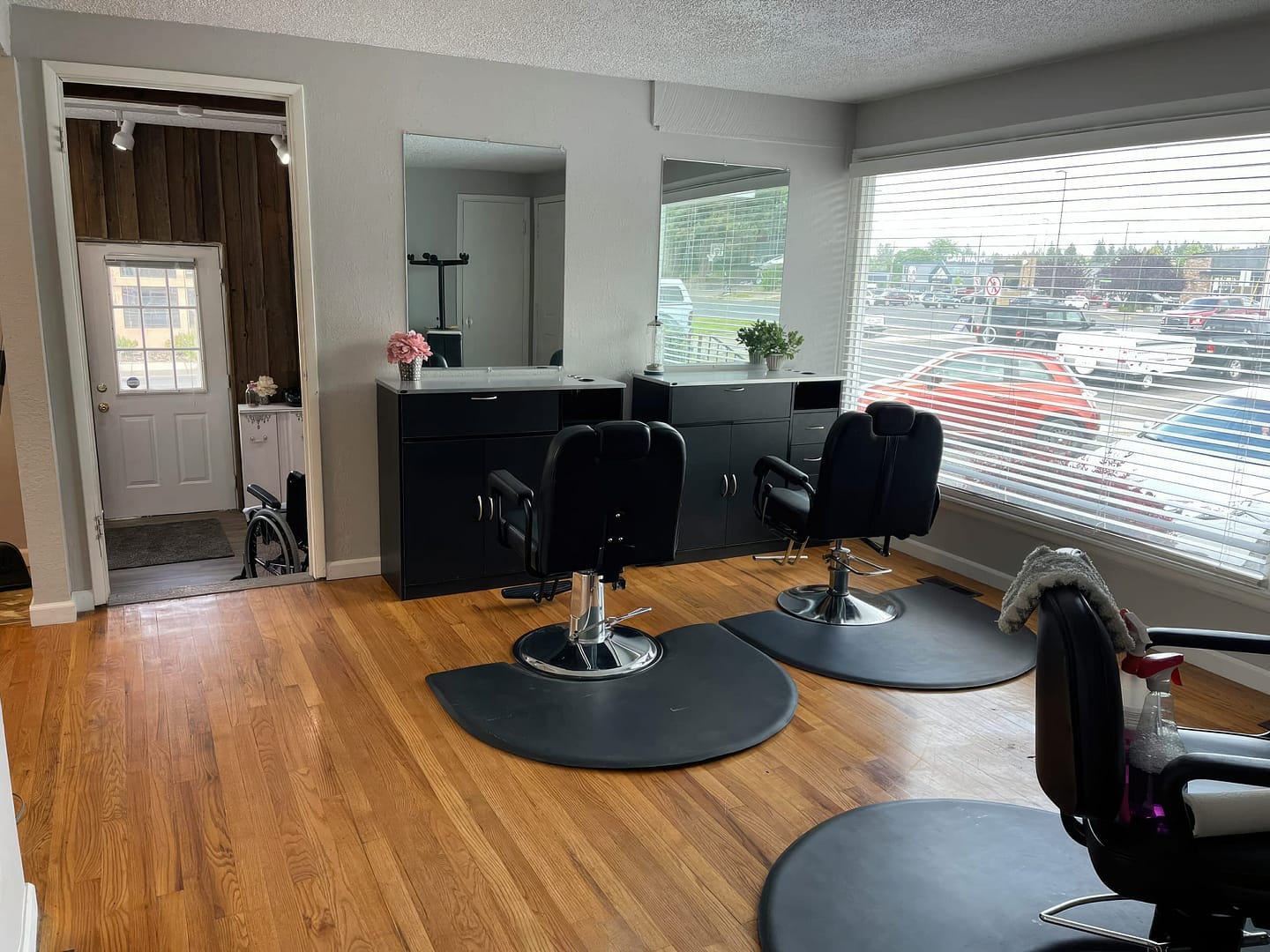 Melissa's Nails interior