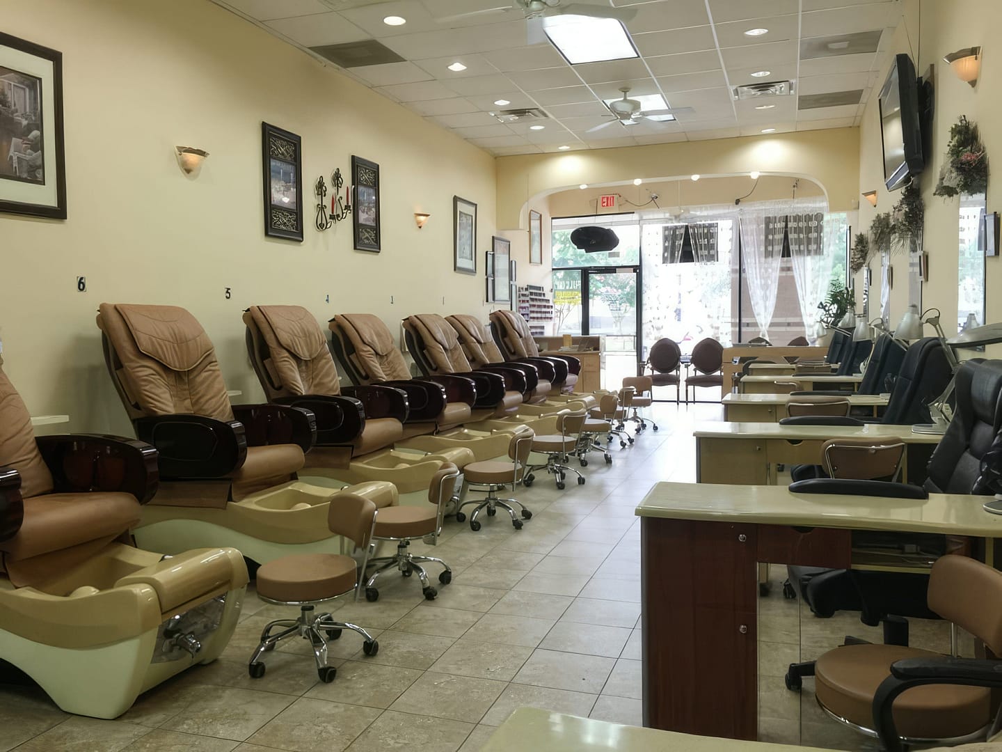 Tulipo Nails and Spa interior