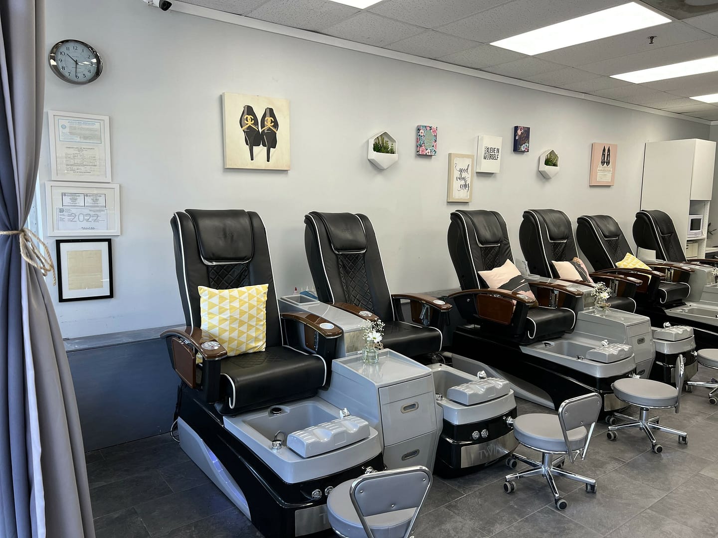 Unique Nails interior