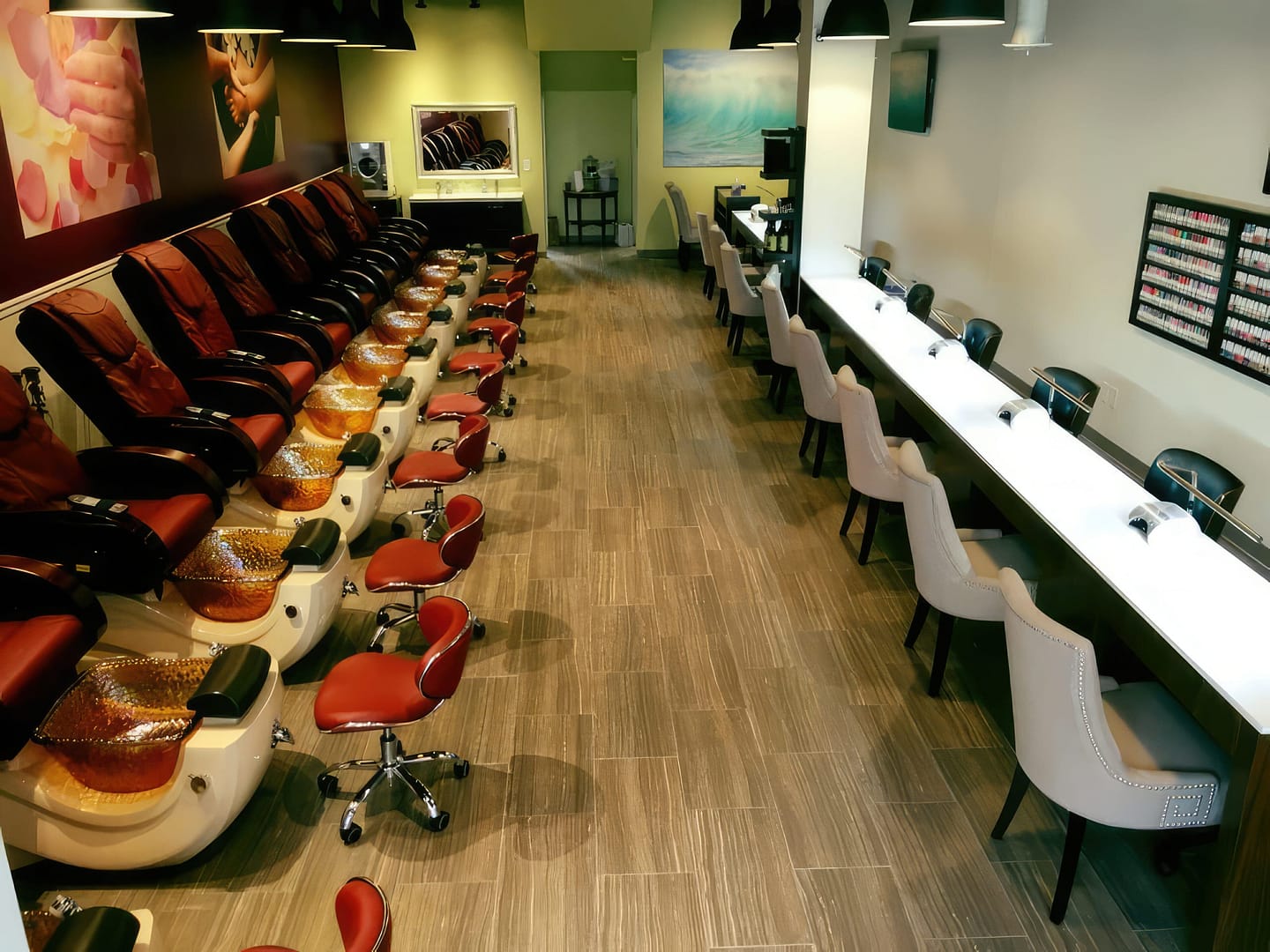 Mahalo Nails Spa interior