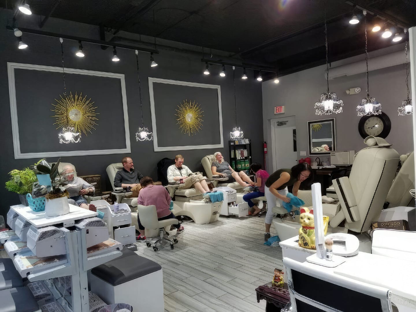 Samantha's Mini Spa interior