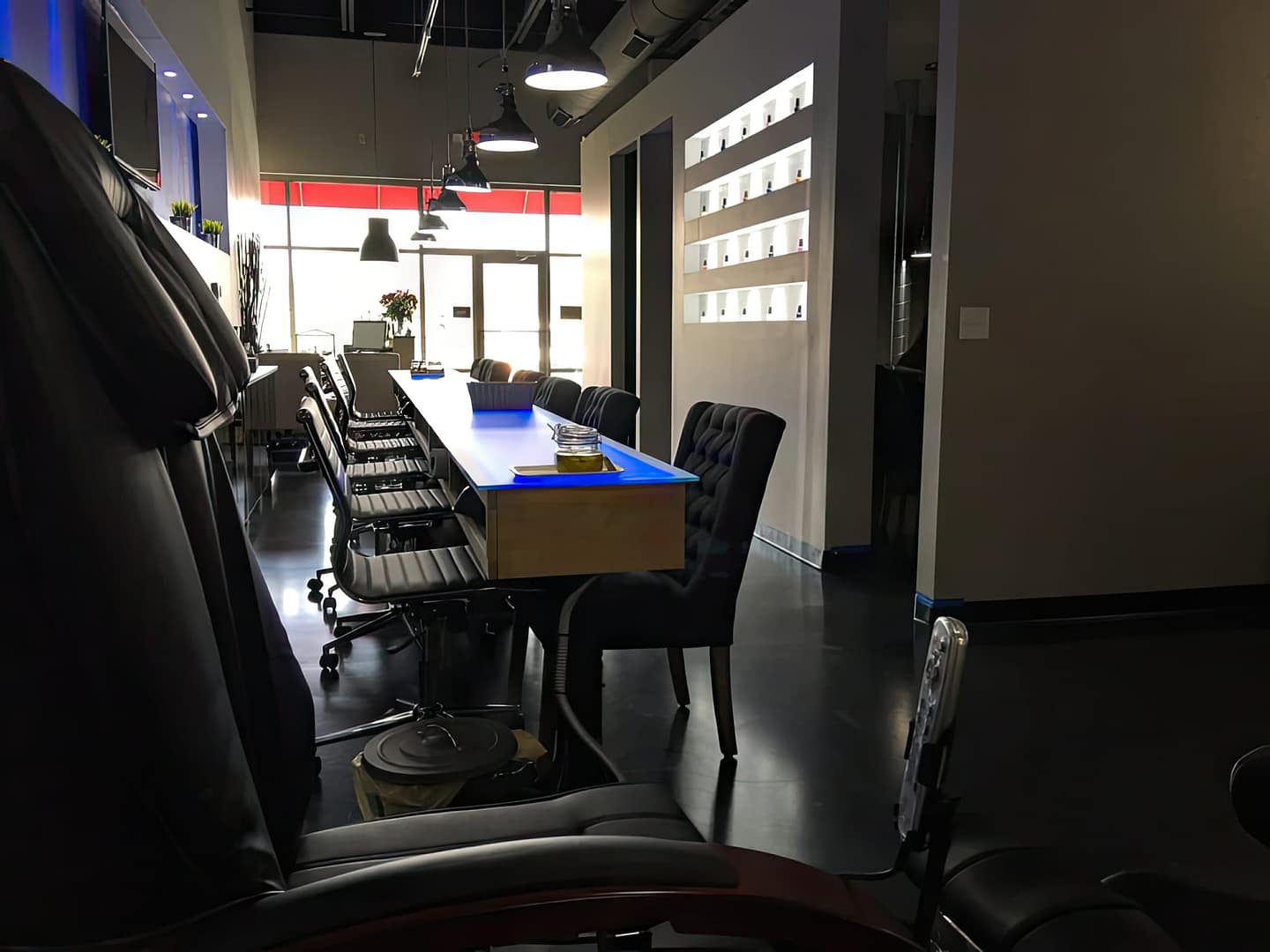 Glow Nail Bar interior