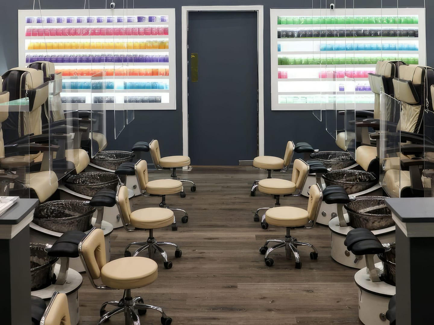 Lavish Nails interior