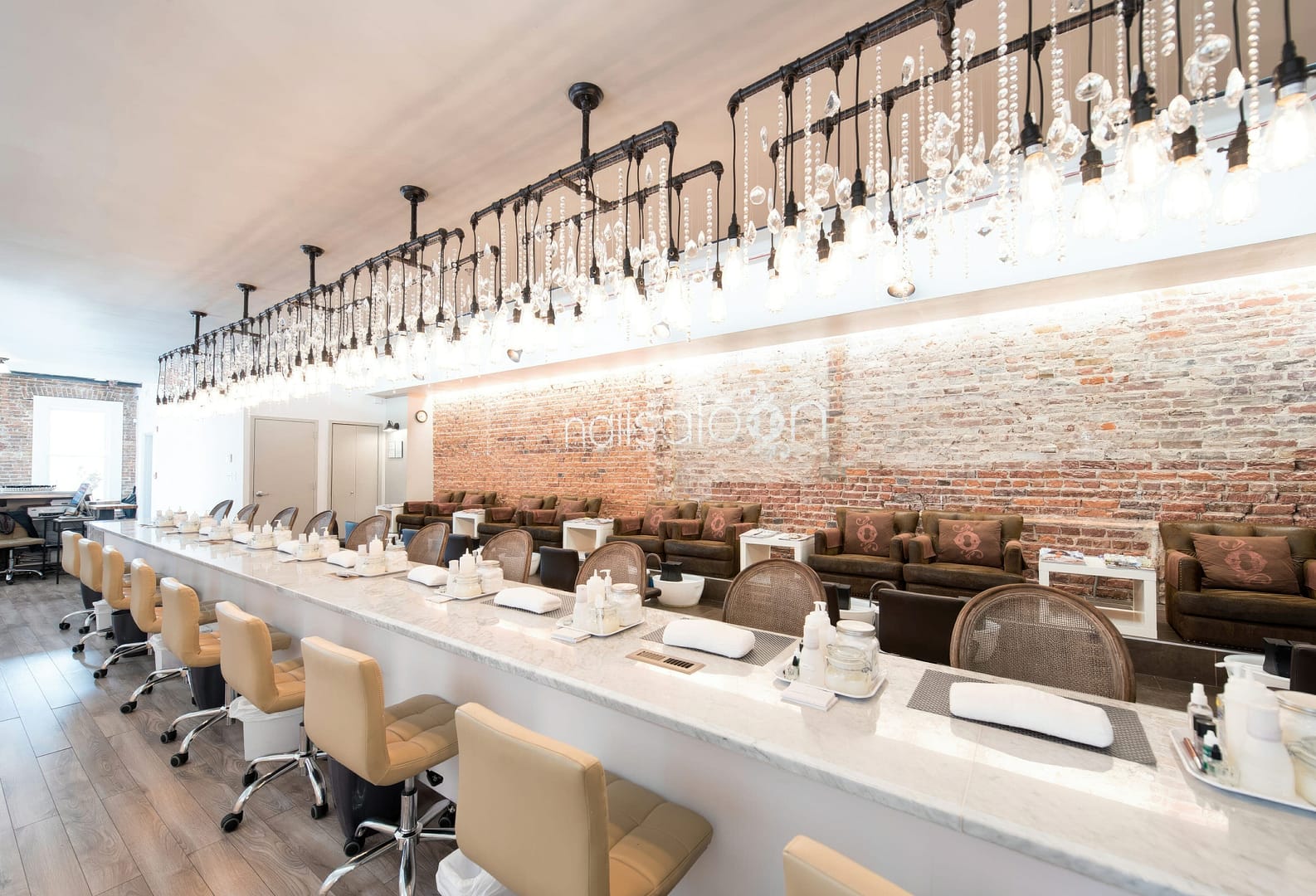 nailsaloon interior