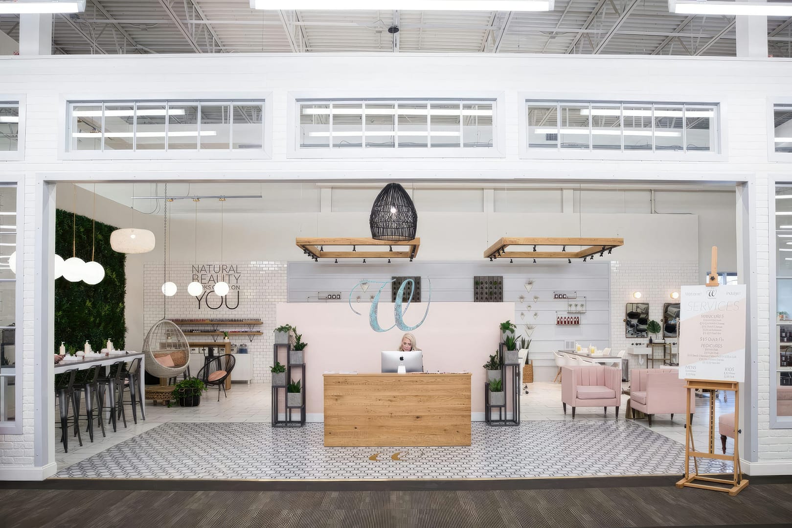 The W Nail Bar DSW Polaris exterior