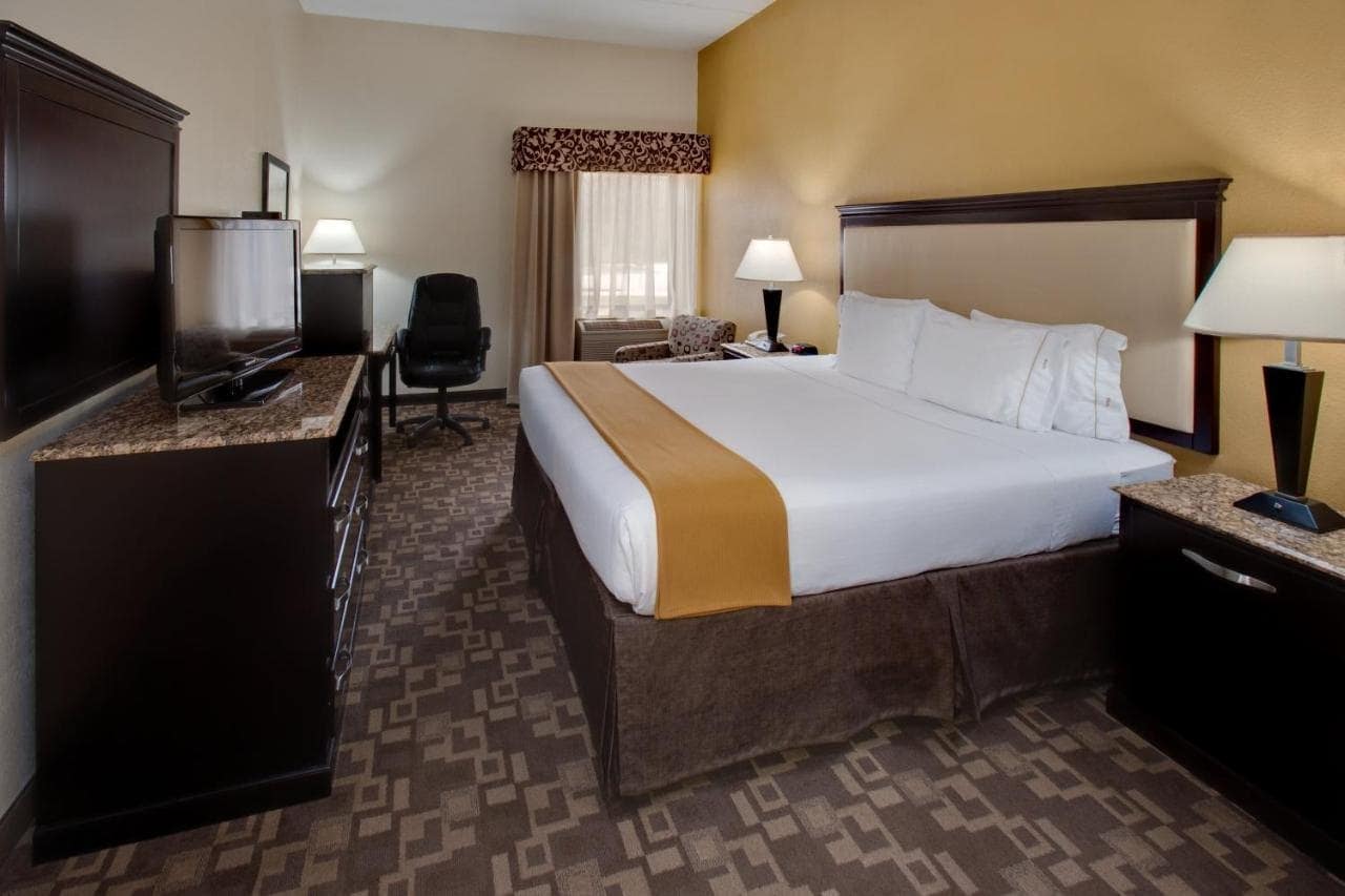 Bedroom view of Radisson Hotel Schaumburg