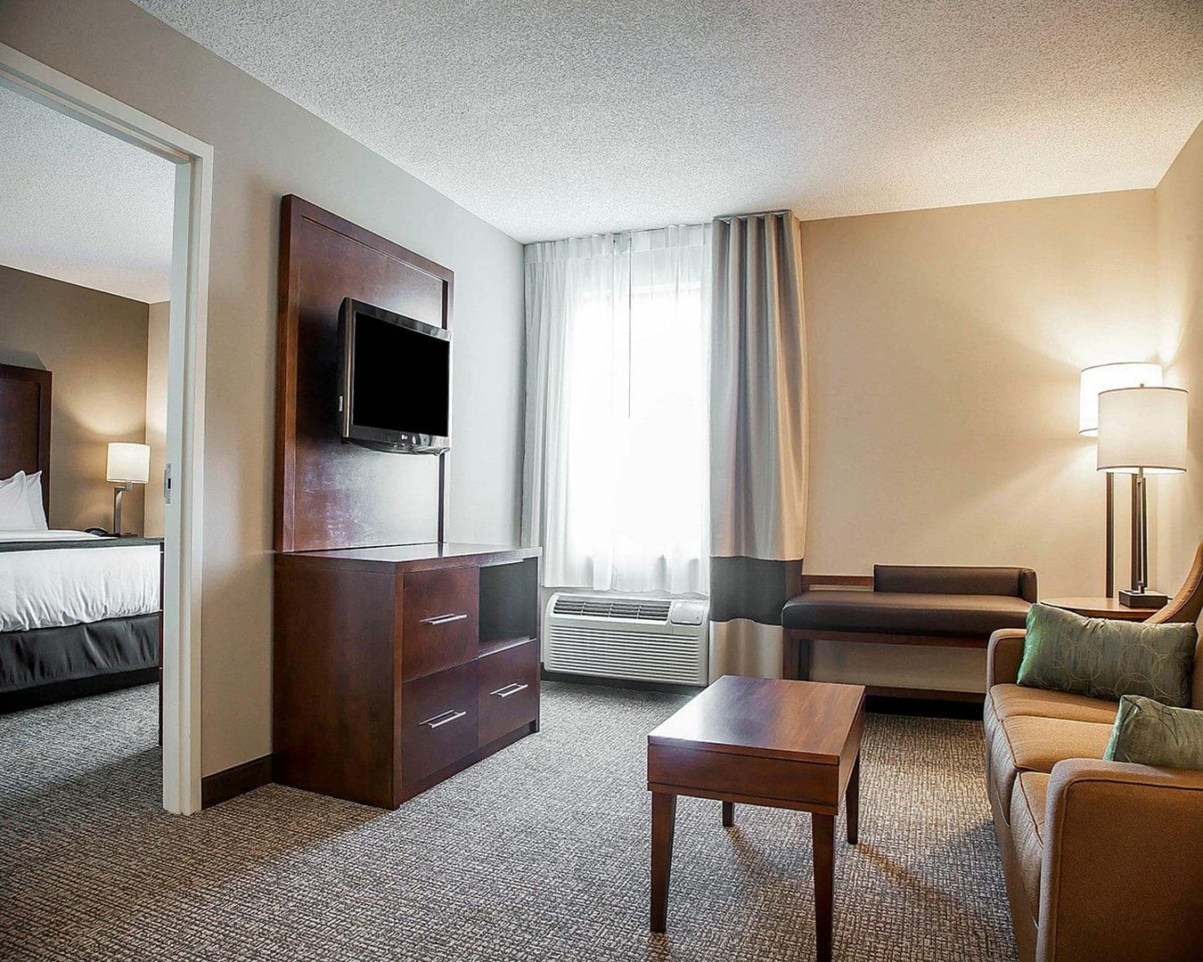Living room view of Comfort Suites West Warwick - Providence