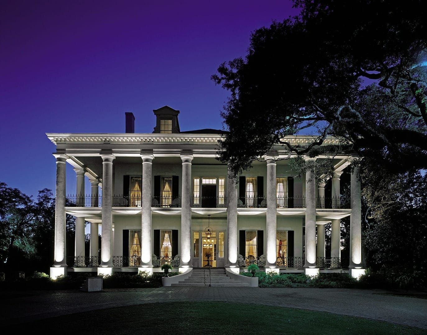 Building view of Dunleith Historic Inn