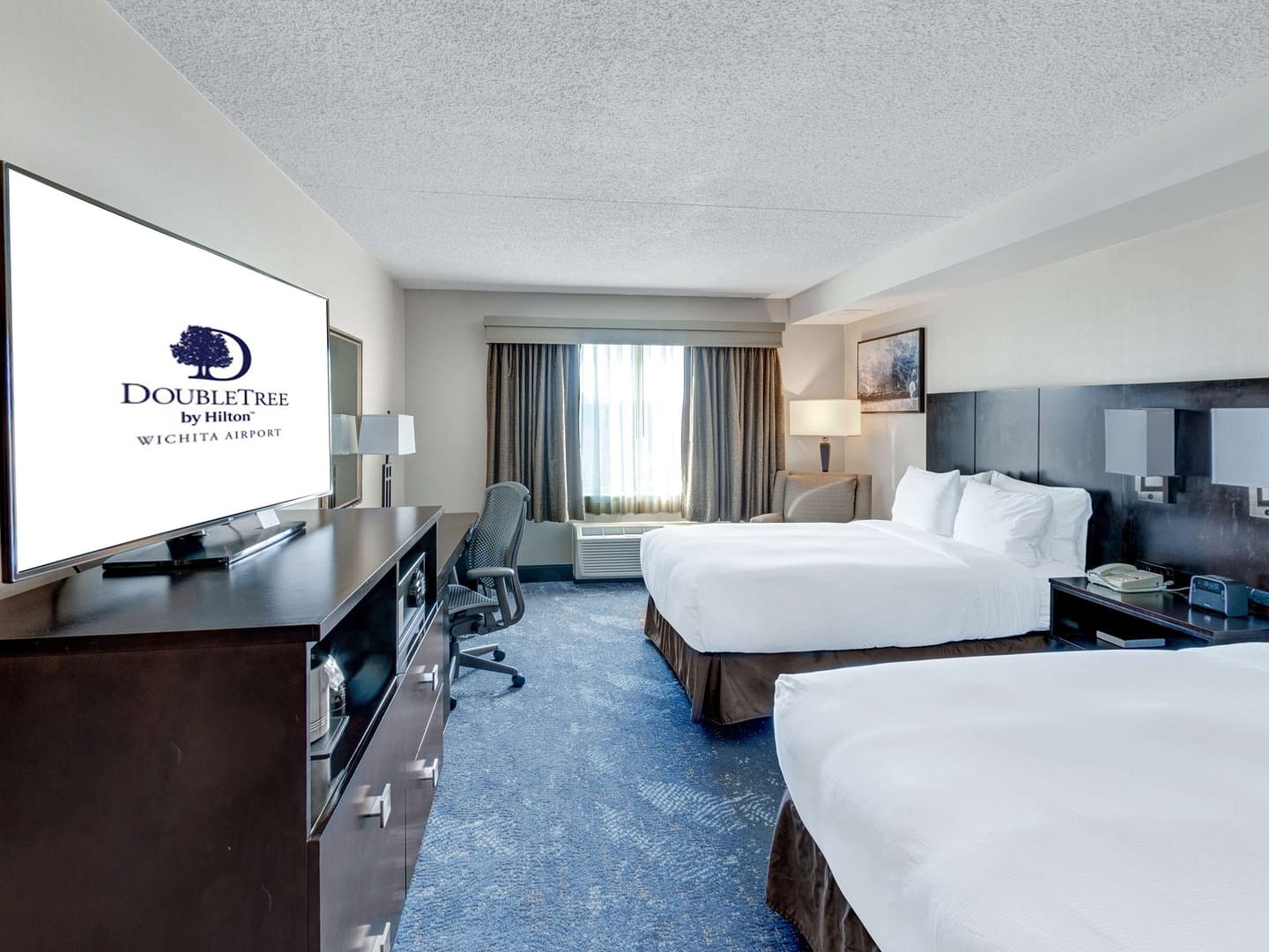 Bedroom view of DoubleTree by Hilton Hotel Wichita Airport