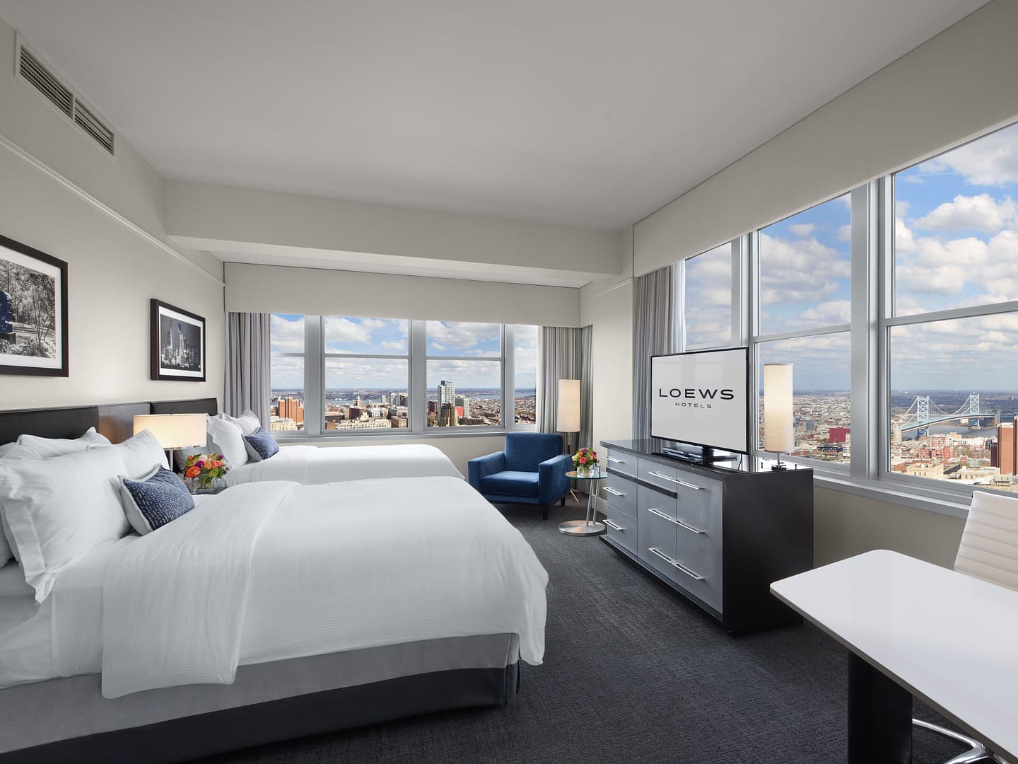 Bedroom view of Loews Philadelphia Hotel