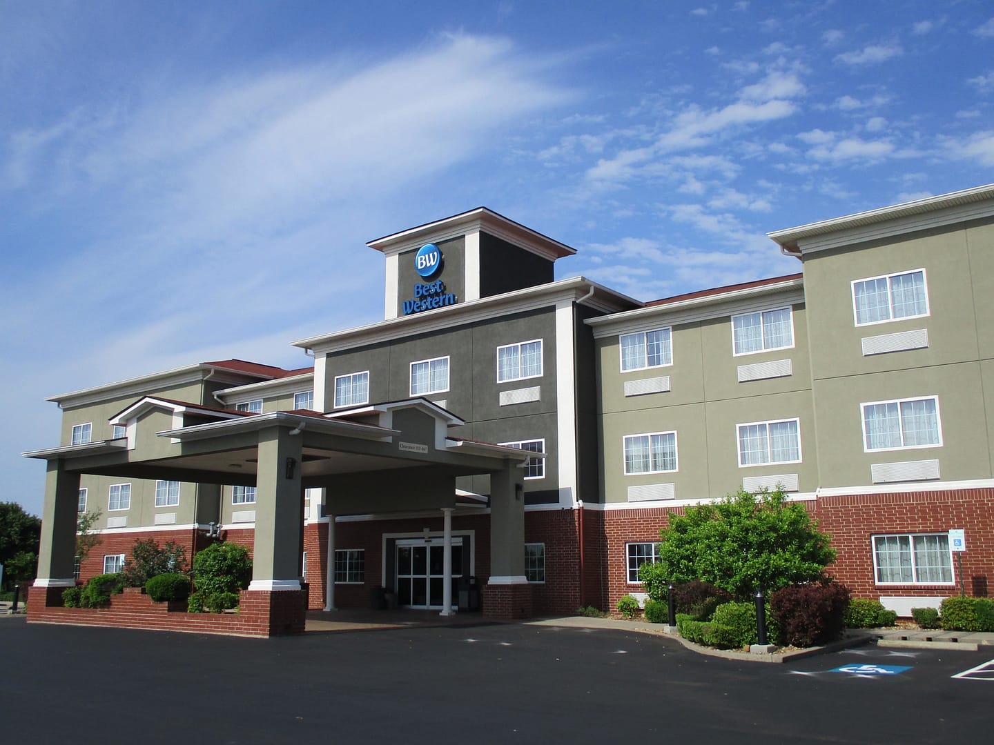 Building view of Best Western Presidential Hotel & Suites