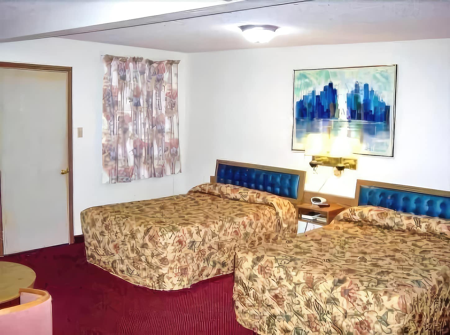 Bedroom view of Shamrock Motel Hot Springs