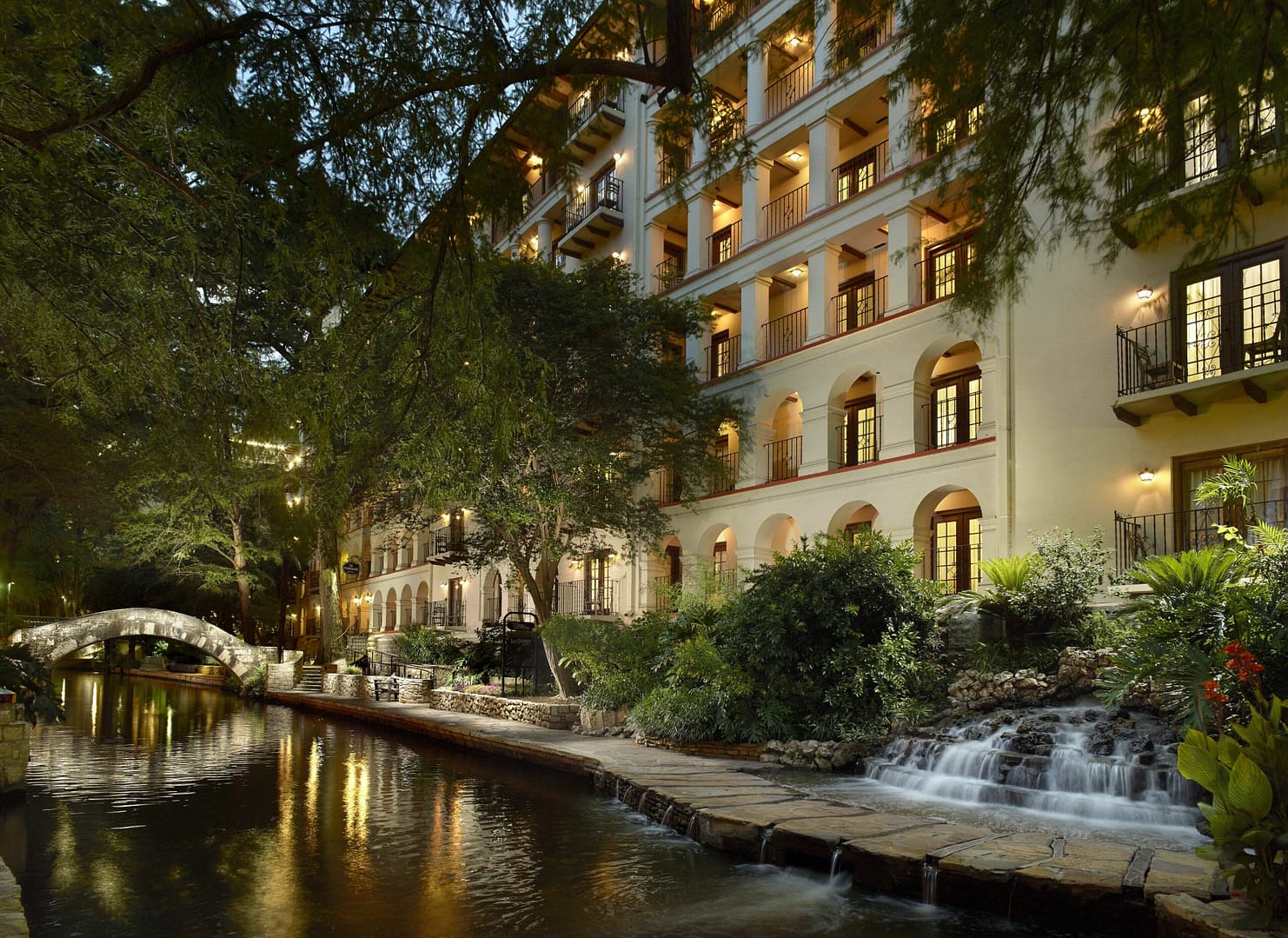Building view of Omni La Mansión del Rio