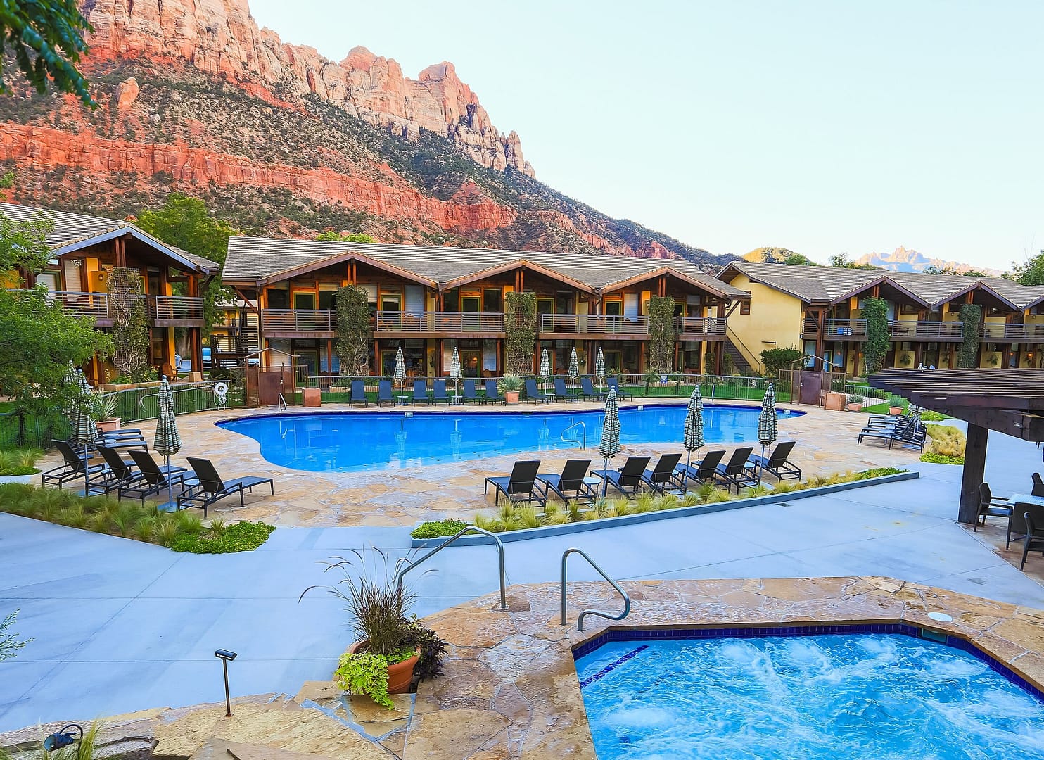Pool view of Desert Pearl Inn