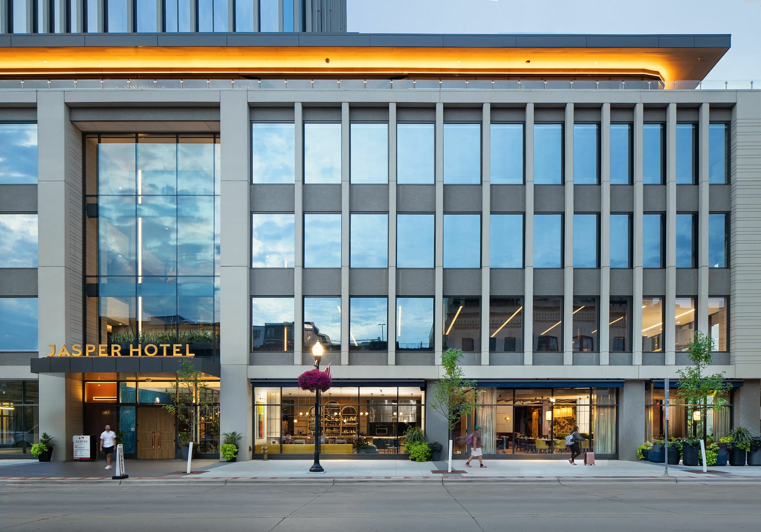 Building view of Jasper Hotel