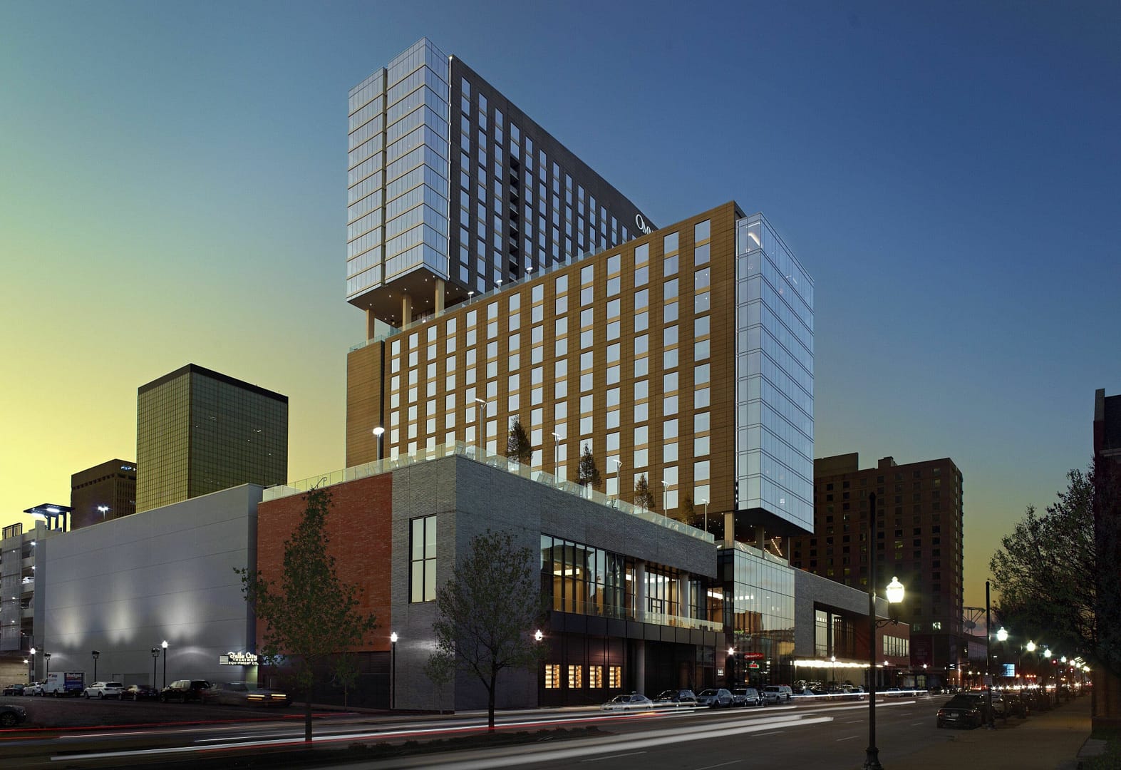 Building view of Omni Louisville Hotel