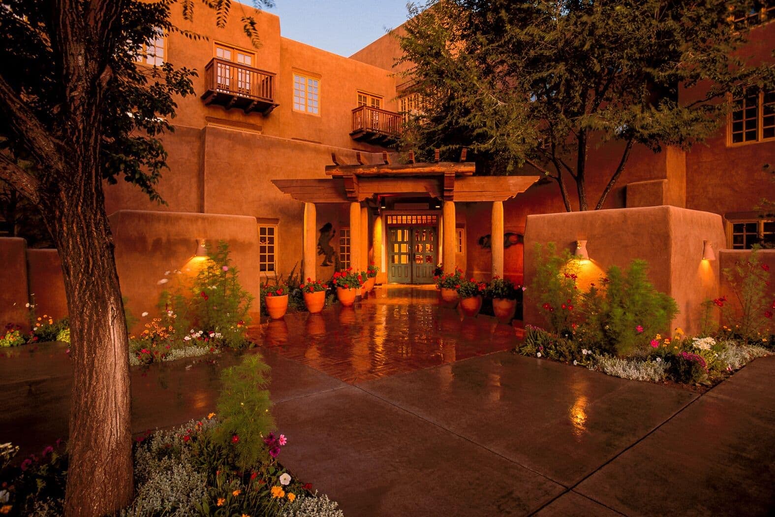 Building view of Hotel Santa Fe