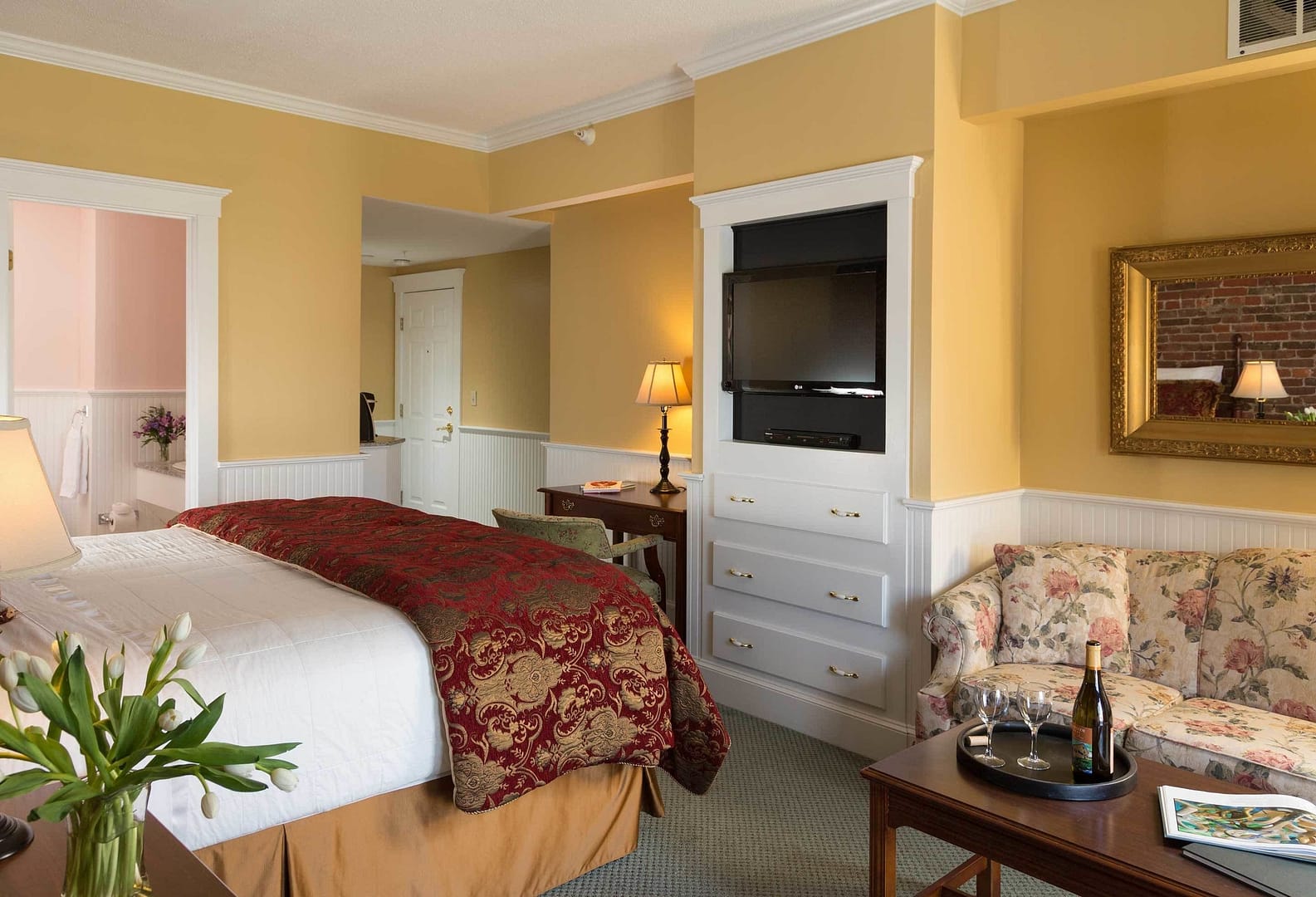 Bedroom view of Lord Camden Inn