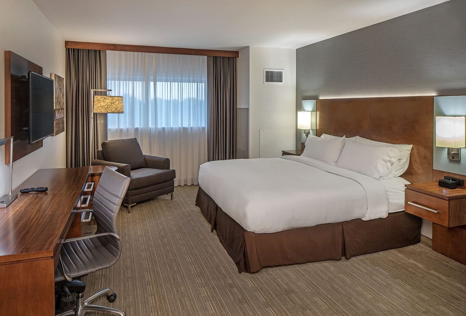 Bedroom view of DoubleTree by Hilton Omaha Southwest