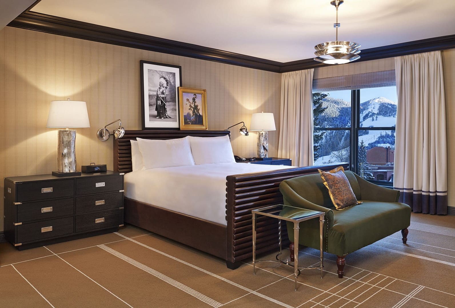 Bedroom view of Hotel Jerome, Auberge Resorts Collection