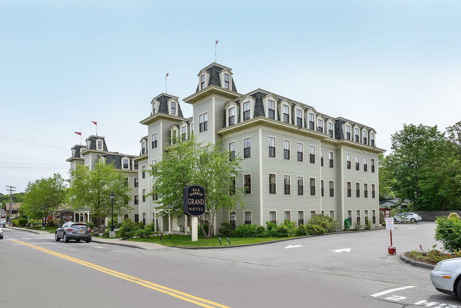 Building view of Bar Harbor Grand Hotel