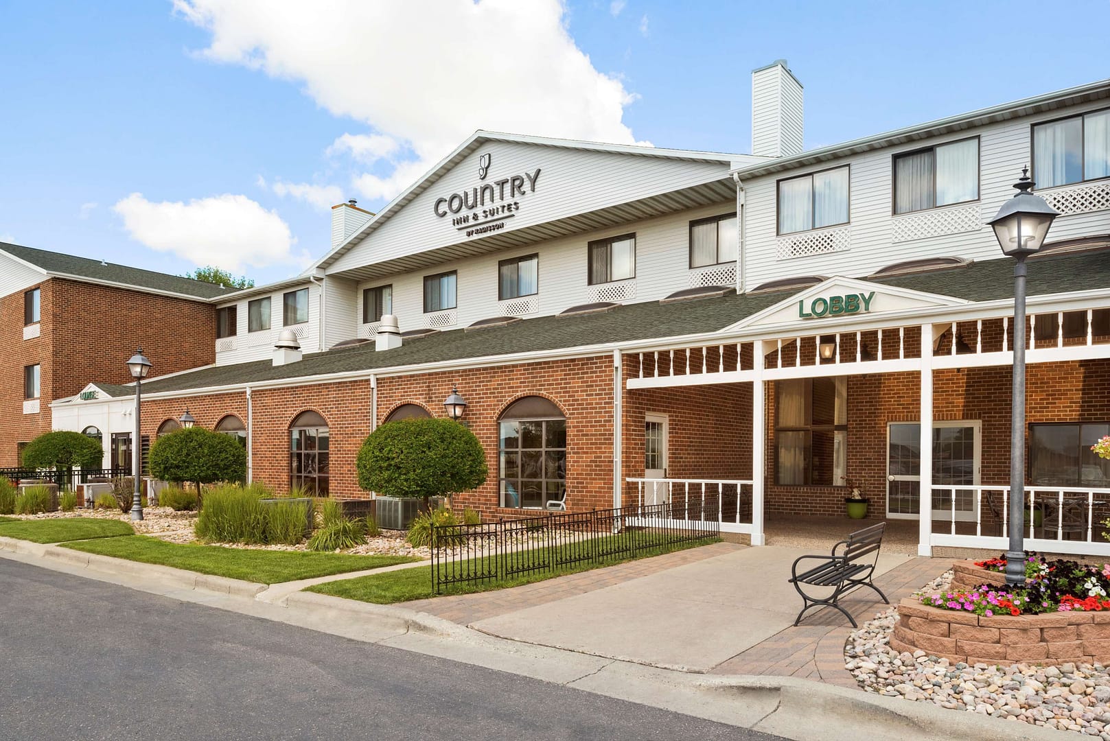 Building view of Country Inn & Suites by Radisson, Fargo, ND