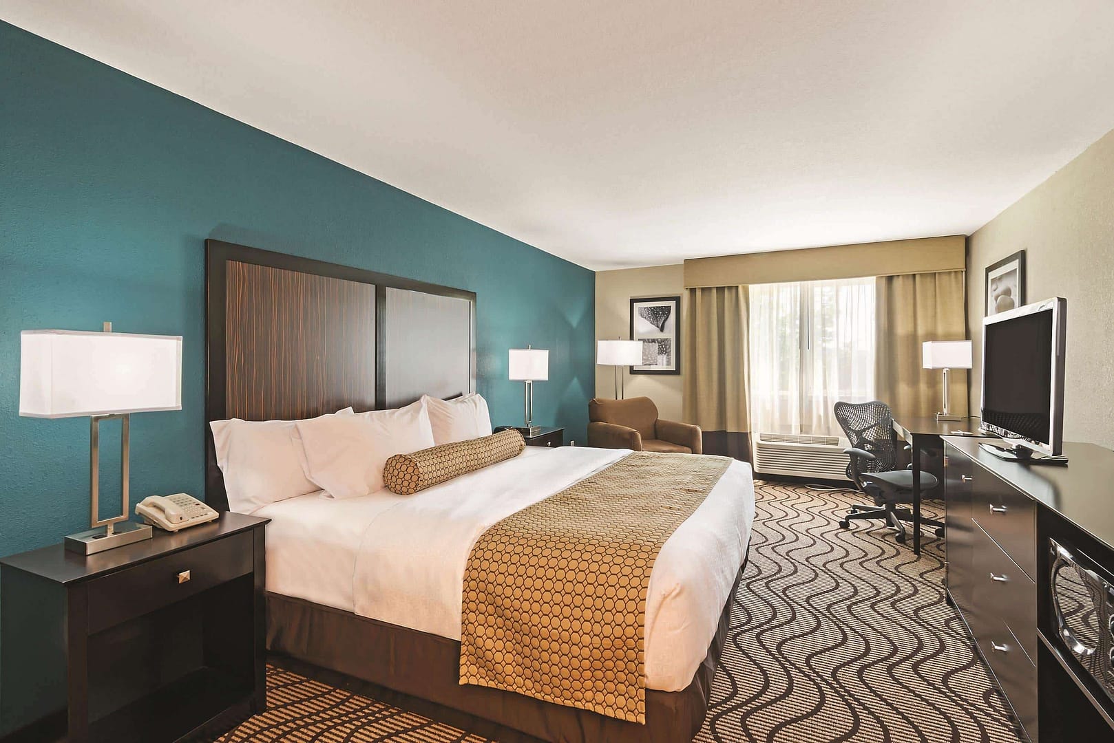 Bedroom view of La Quinta Inn & Suites by Wyndham Boise Towne Square