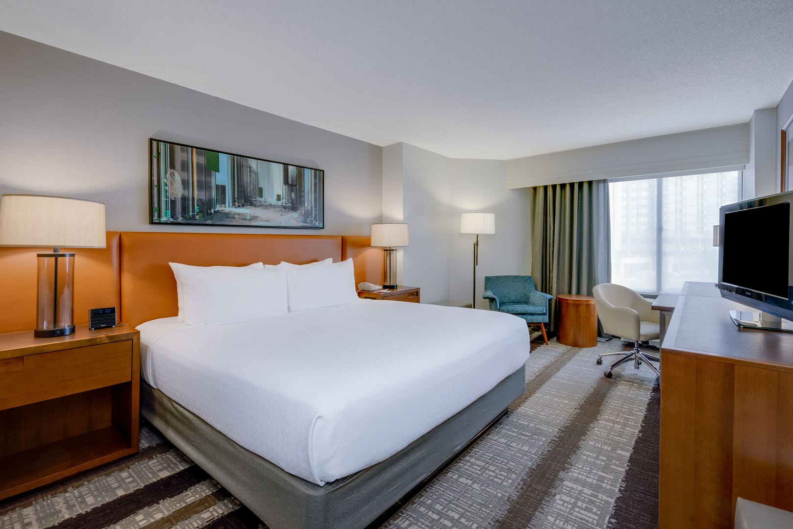 Bedroom view of Crowne Plaza Dulles Airport