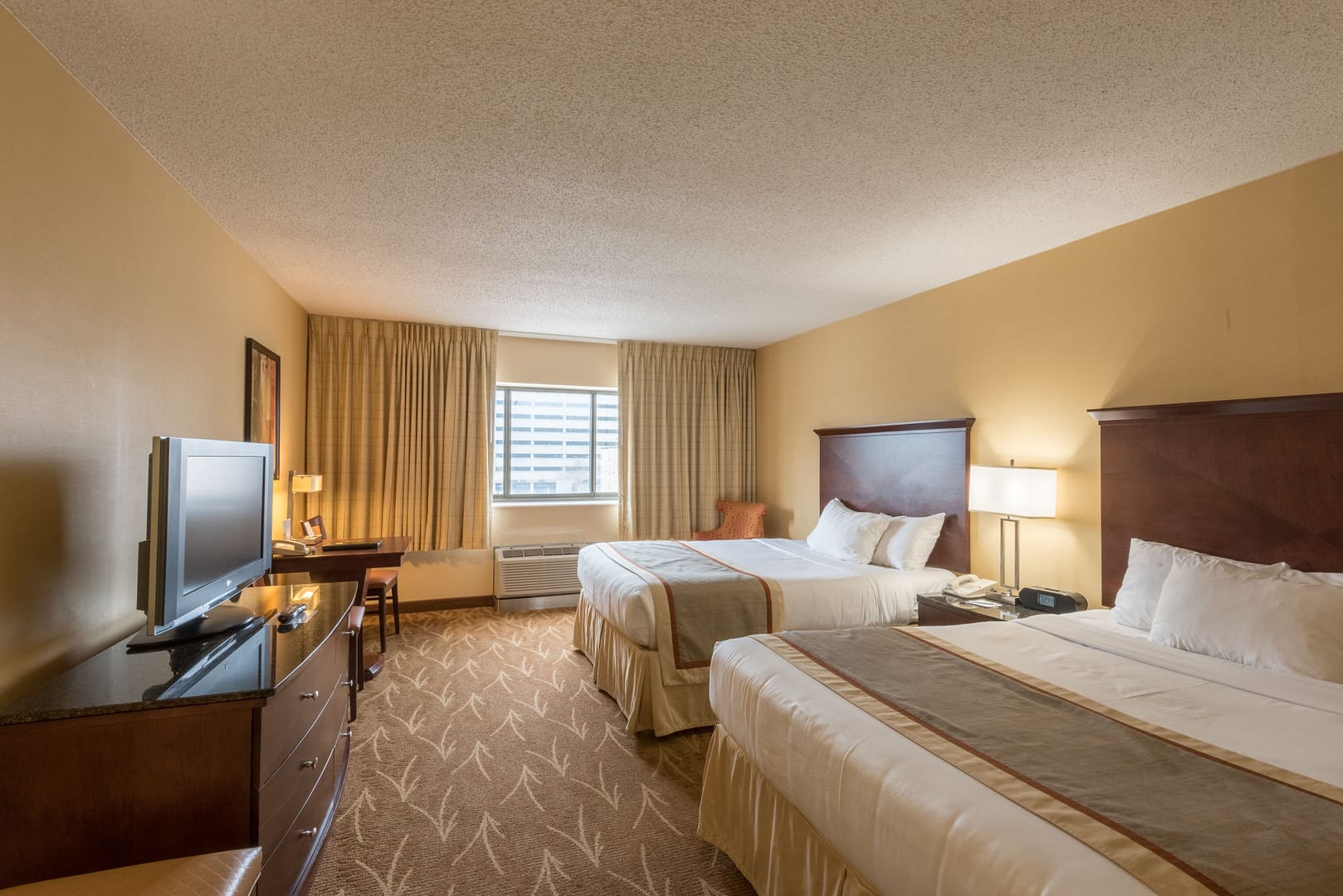Bedroom view of Kahler Inn and Suites Mayo Clinic Area