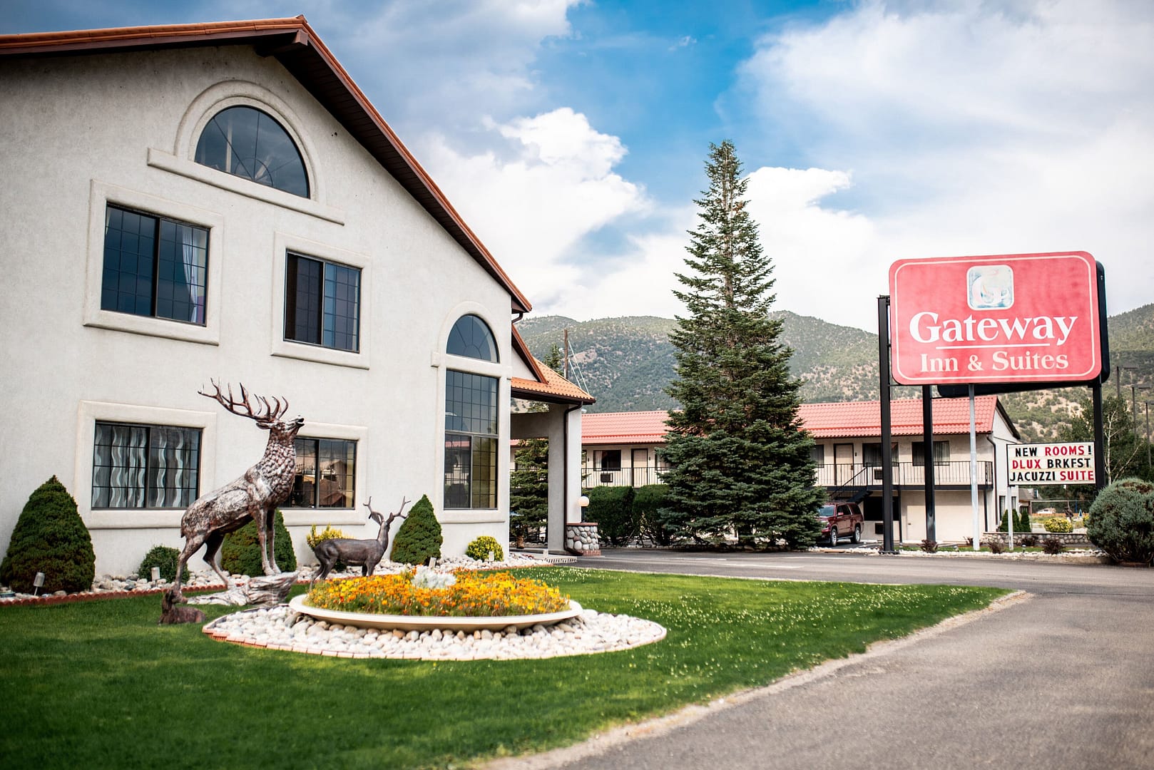 Building view of Gateway Inn