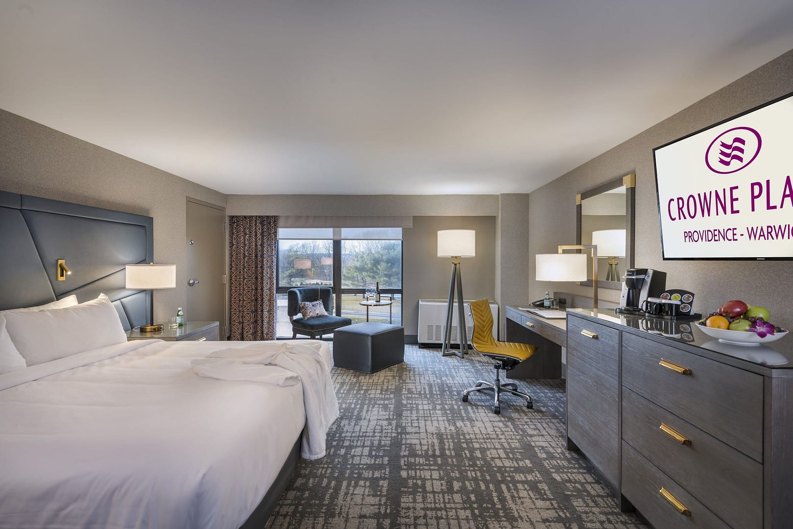 Bedroom view of Crowne Plaza Providence-Warwick (Airport), an IHG Hotel