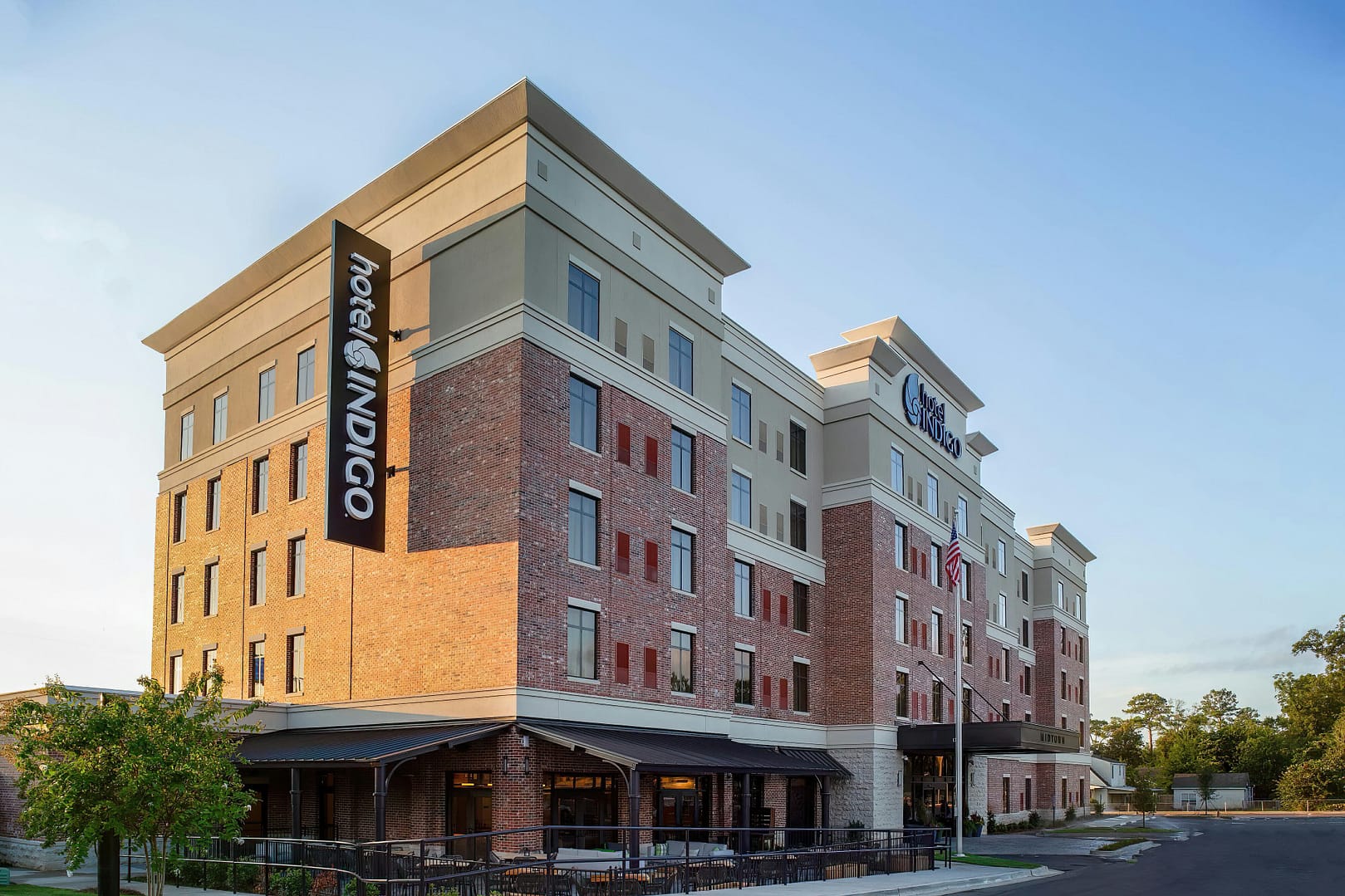 Building view of Hotel Indigo Hattiesburg