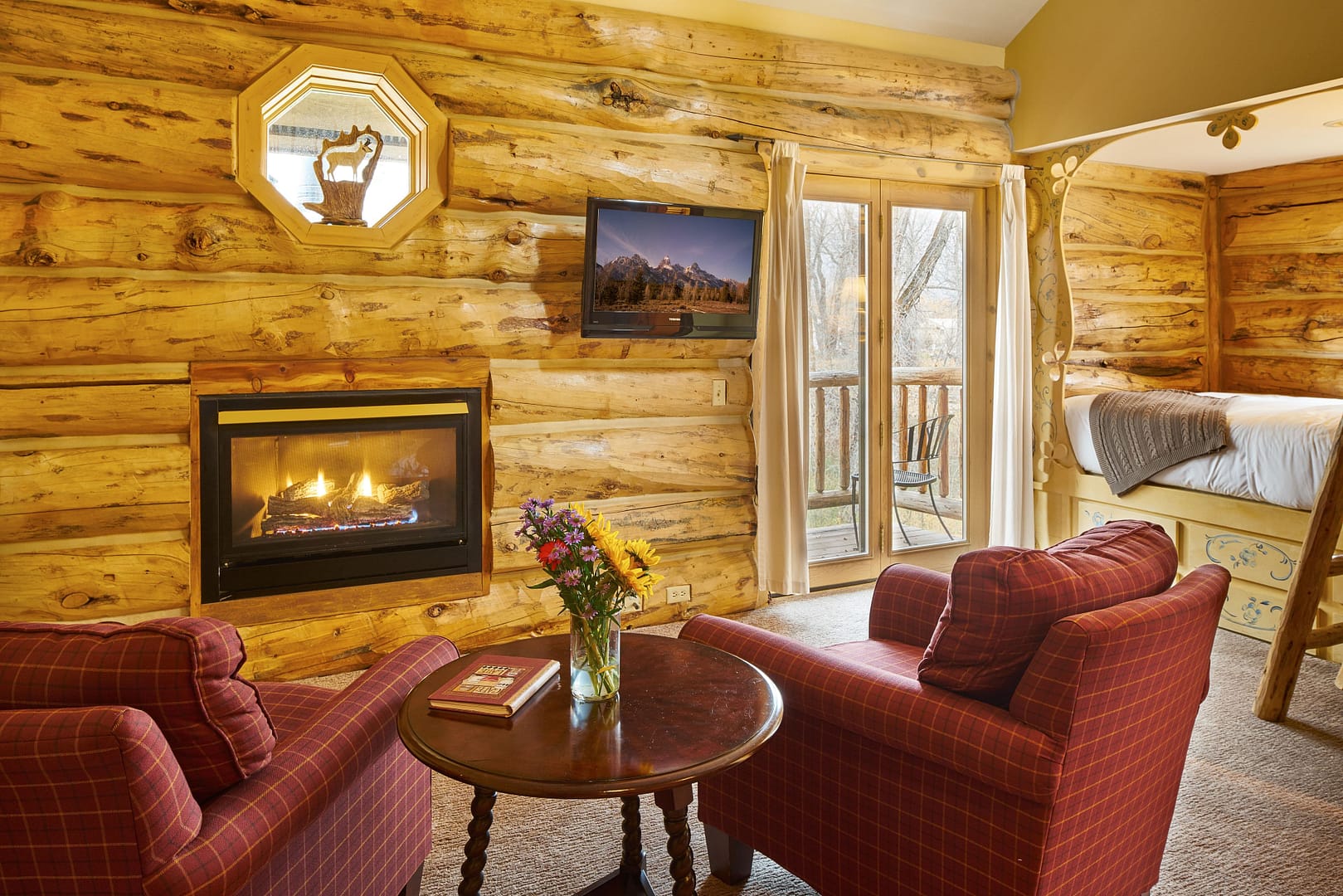 Living room view of Bentwood Inn