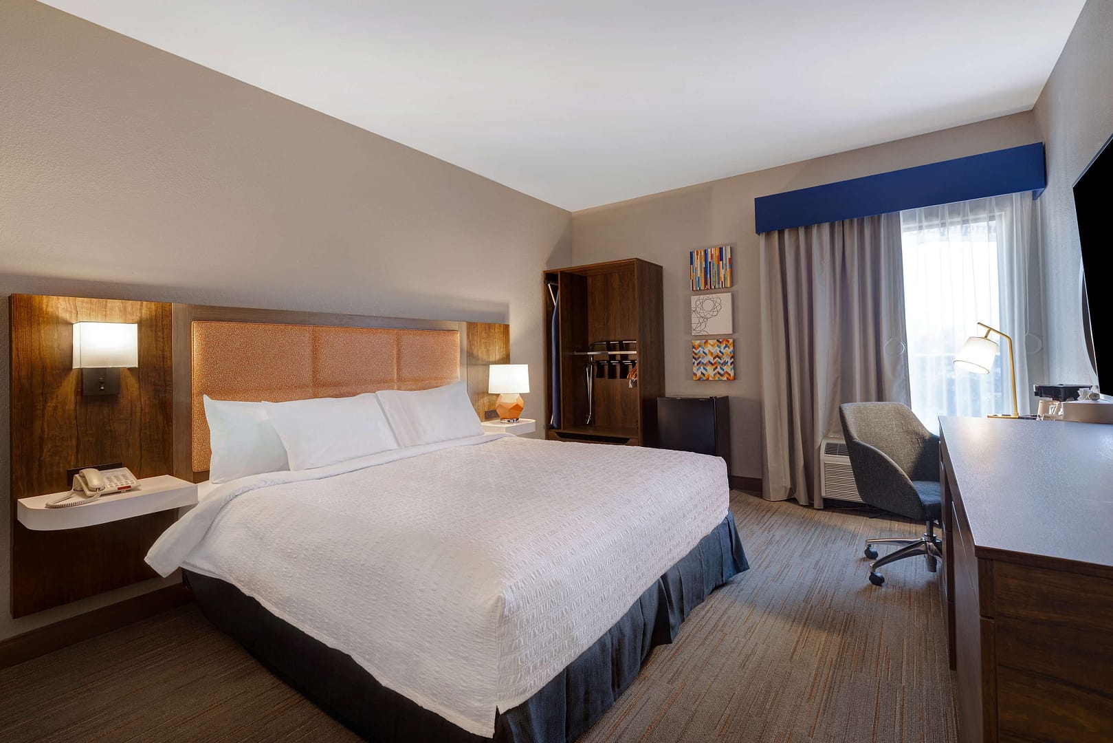 Bedroom view of Hampton Inn Hot Springs