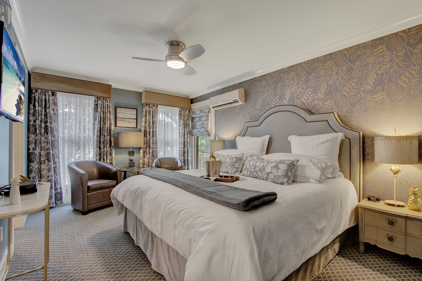 Bedroom view of Lookout Point Lakeside Inn