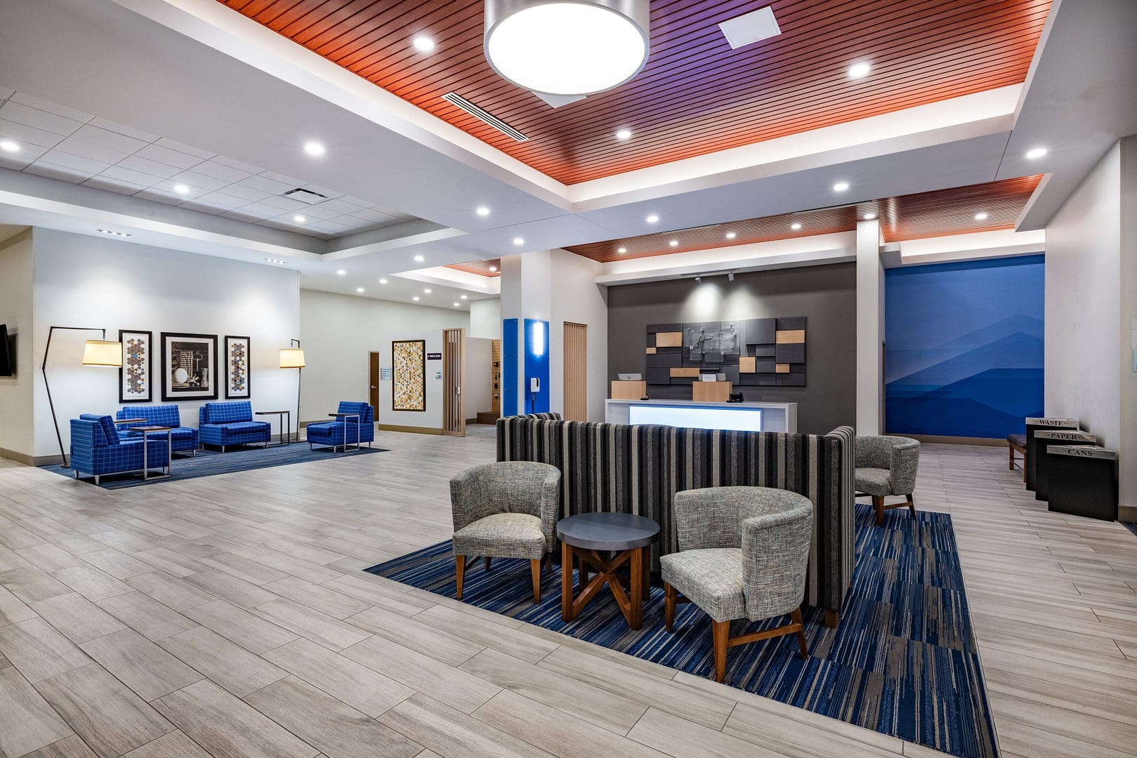 Lobby view of Holiday Inn Express & Suites Lincoln Downtown, an IHG Hotel